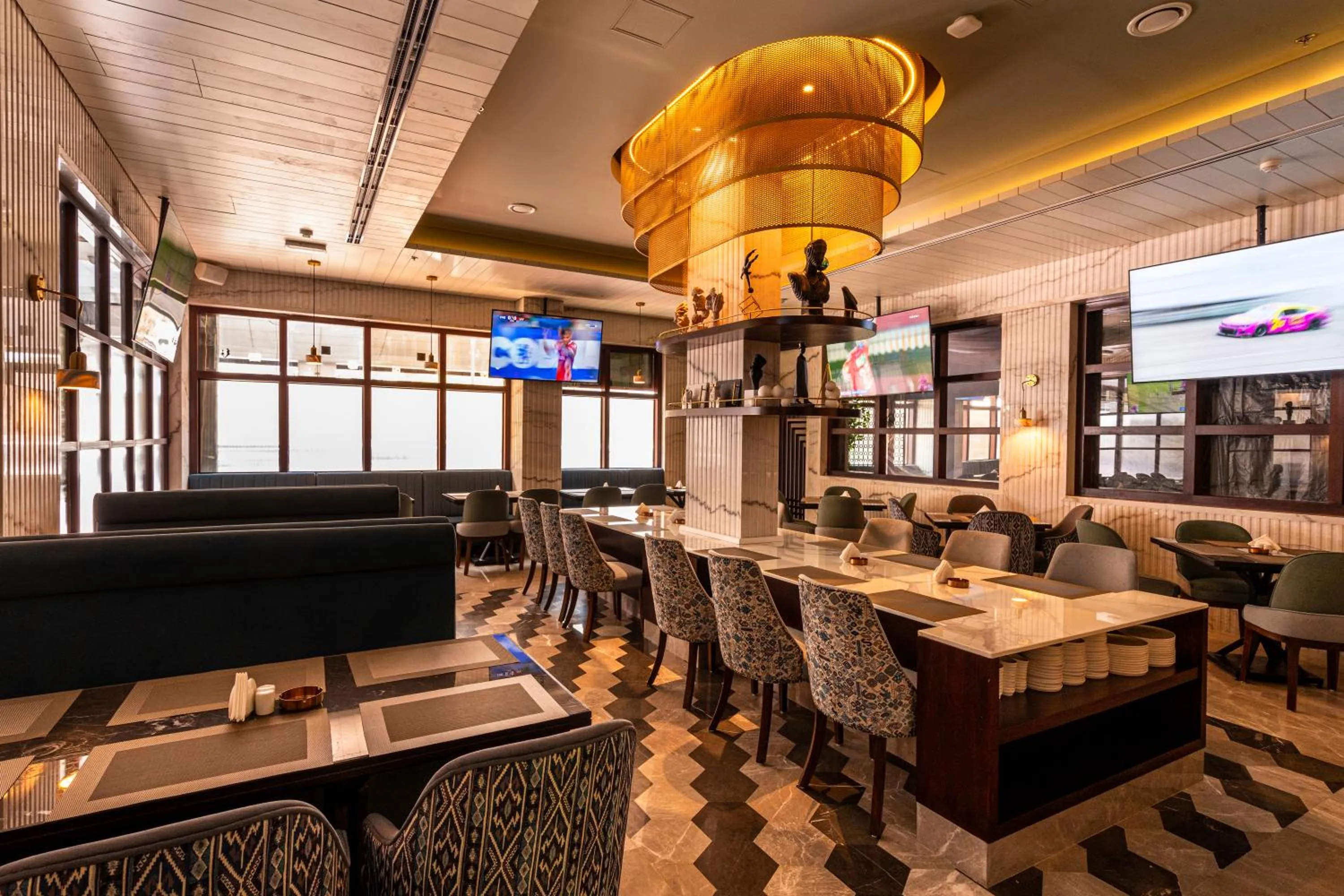 Restaurant/places to eat in President Hotel