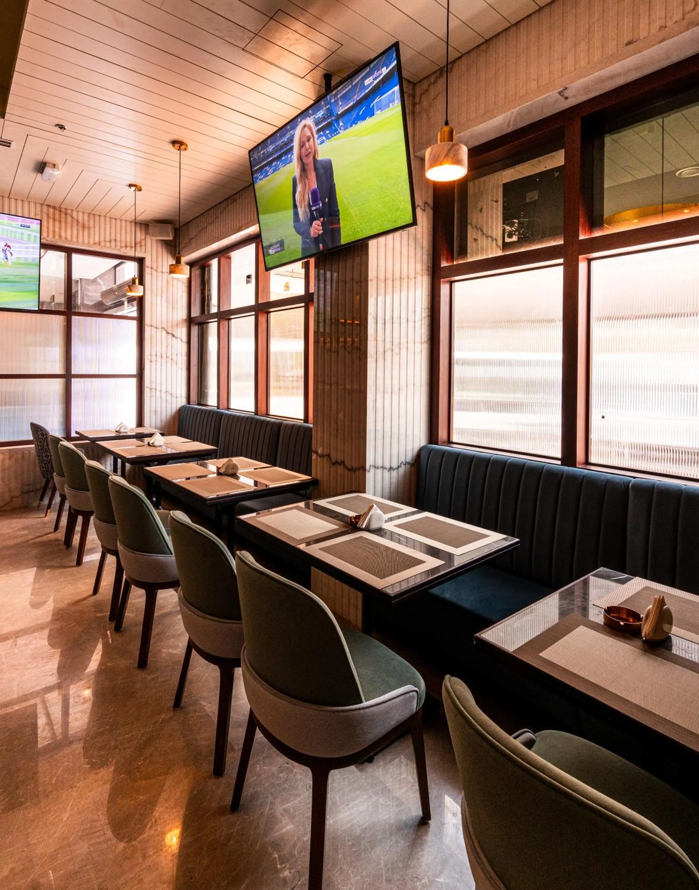 Restaurant/places to eat in President Hotel