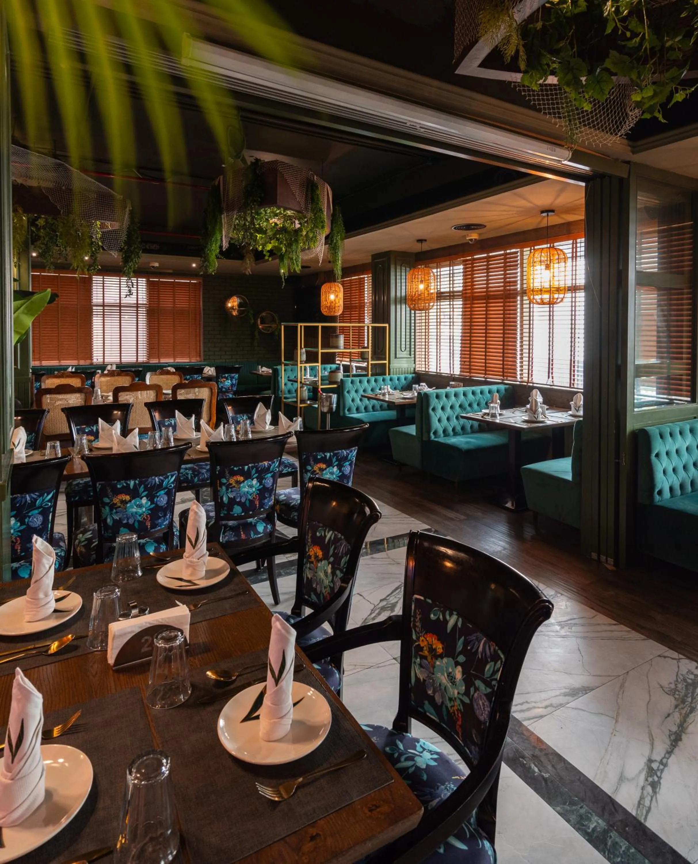 Restaurant/places to eat in President Hotel