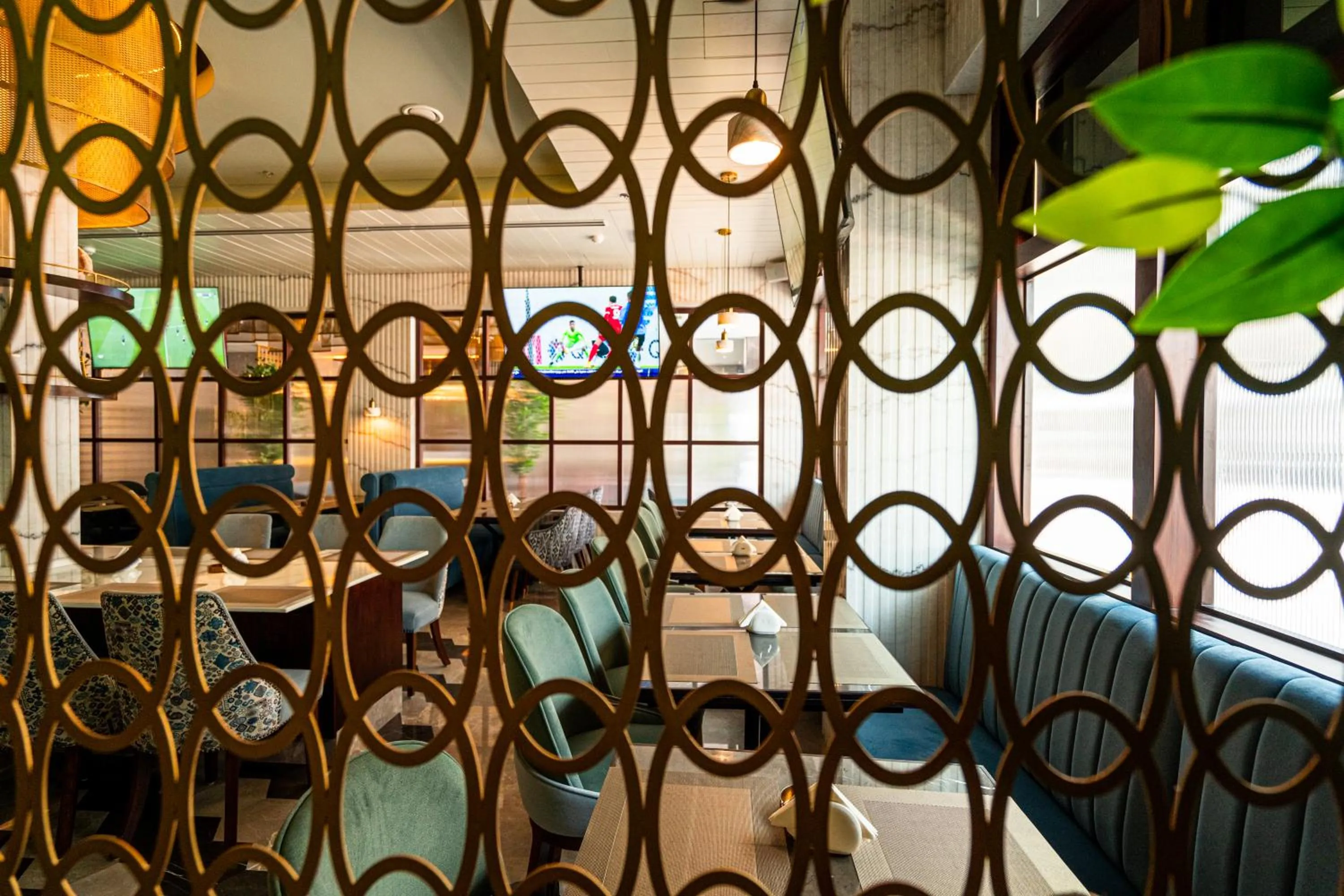 Restaurant/places to eat in President Hotel