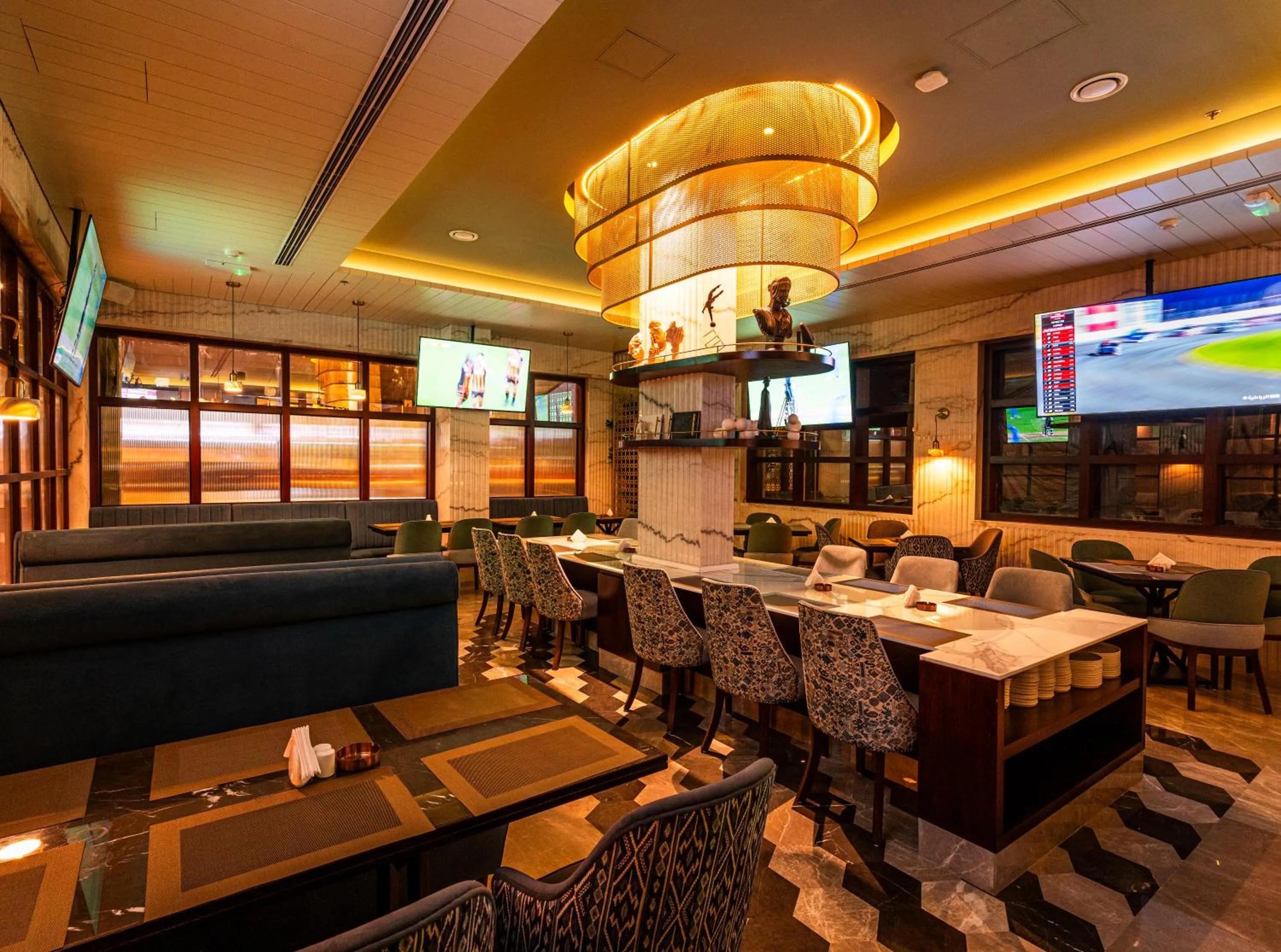 Restaurant/places to eat in President Hotel