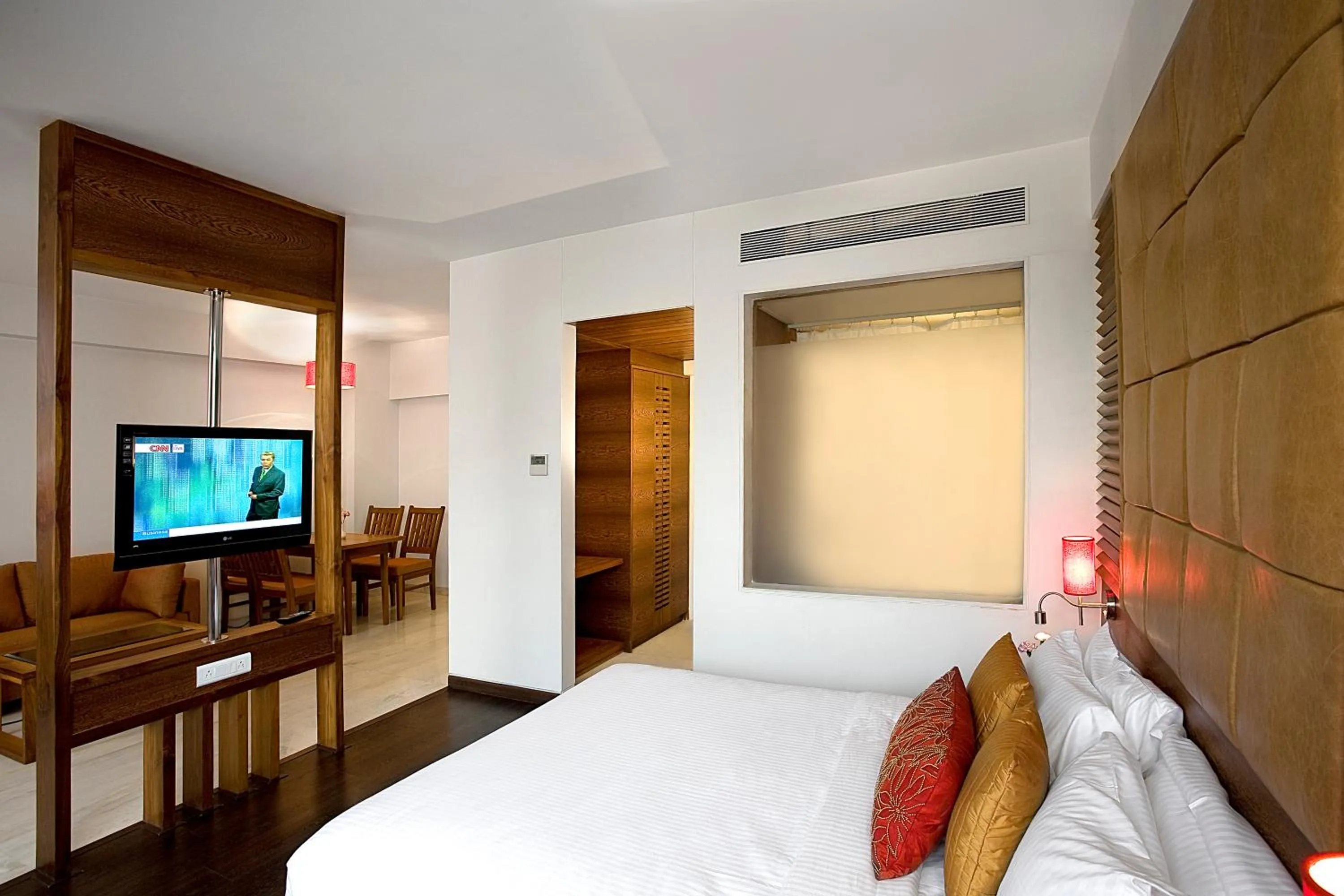 TV and multimedia, Bed in Hotel Jewel of Chembur