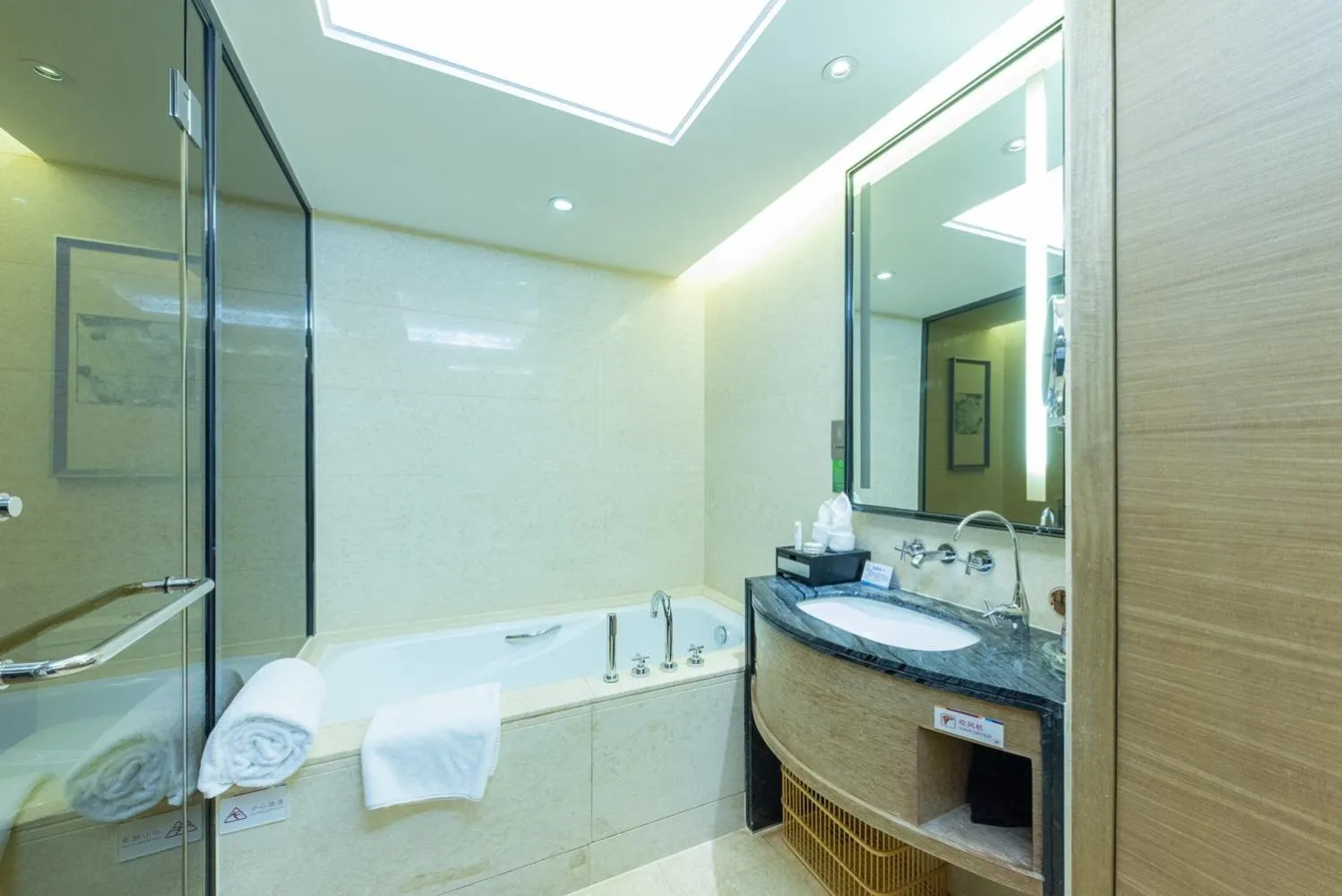 Bathroom in Shenzhen LANGYUE International Hotel