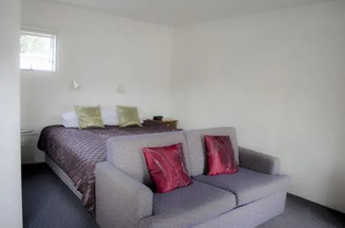 Bedroom, Bed in Wellington 747 Motel