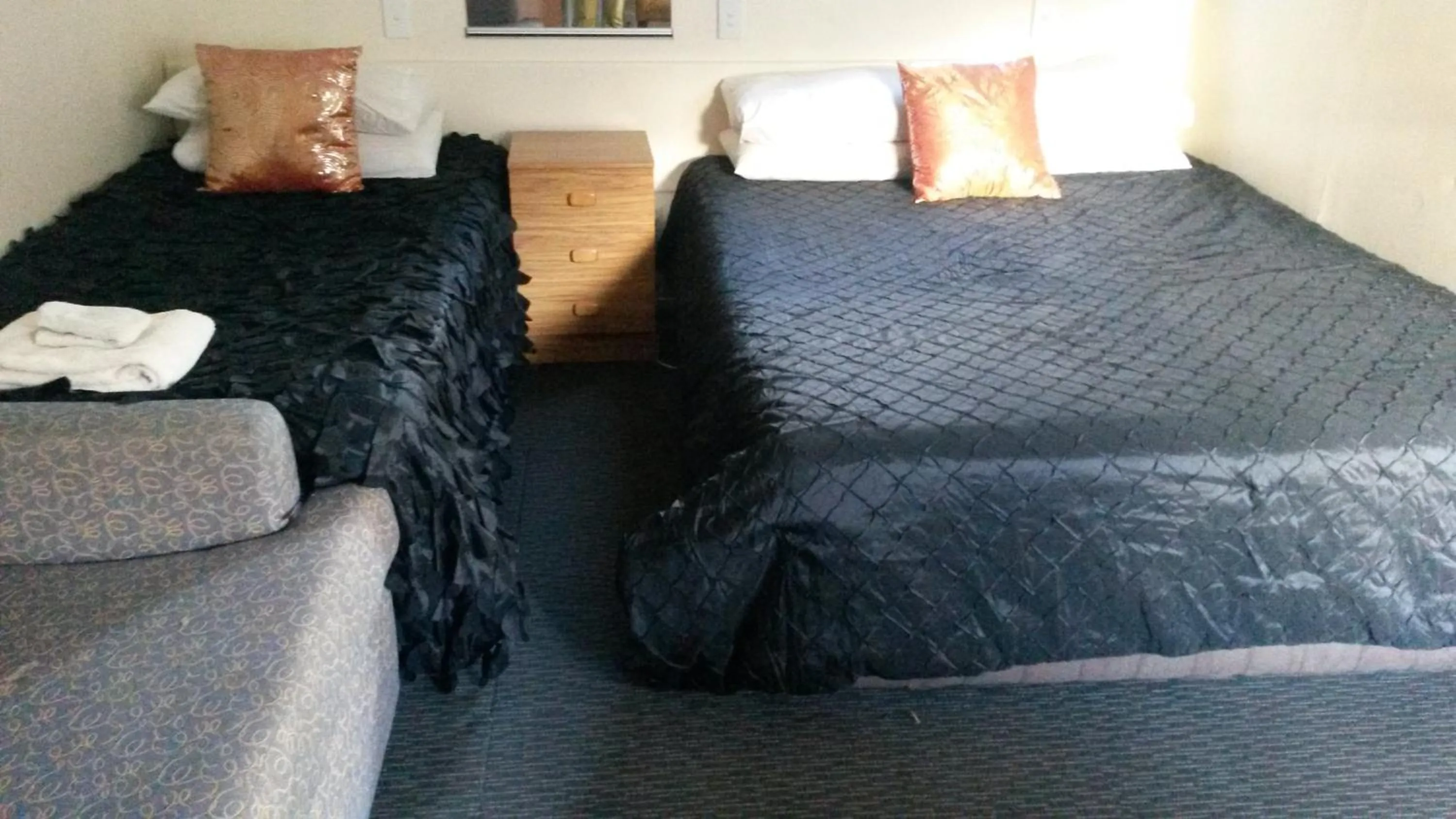 Bed in Wellington 747 Motel