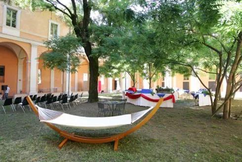 Garden in Student's Hostel Della Ghiara