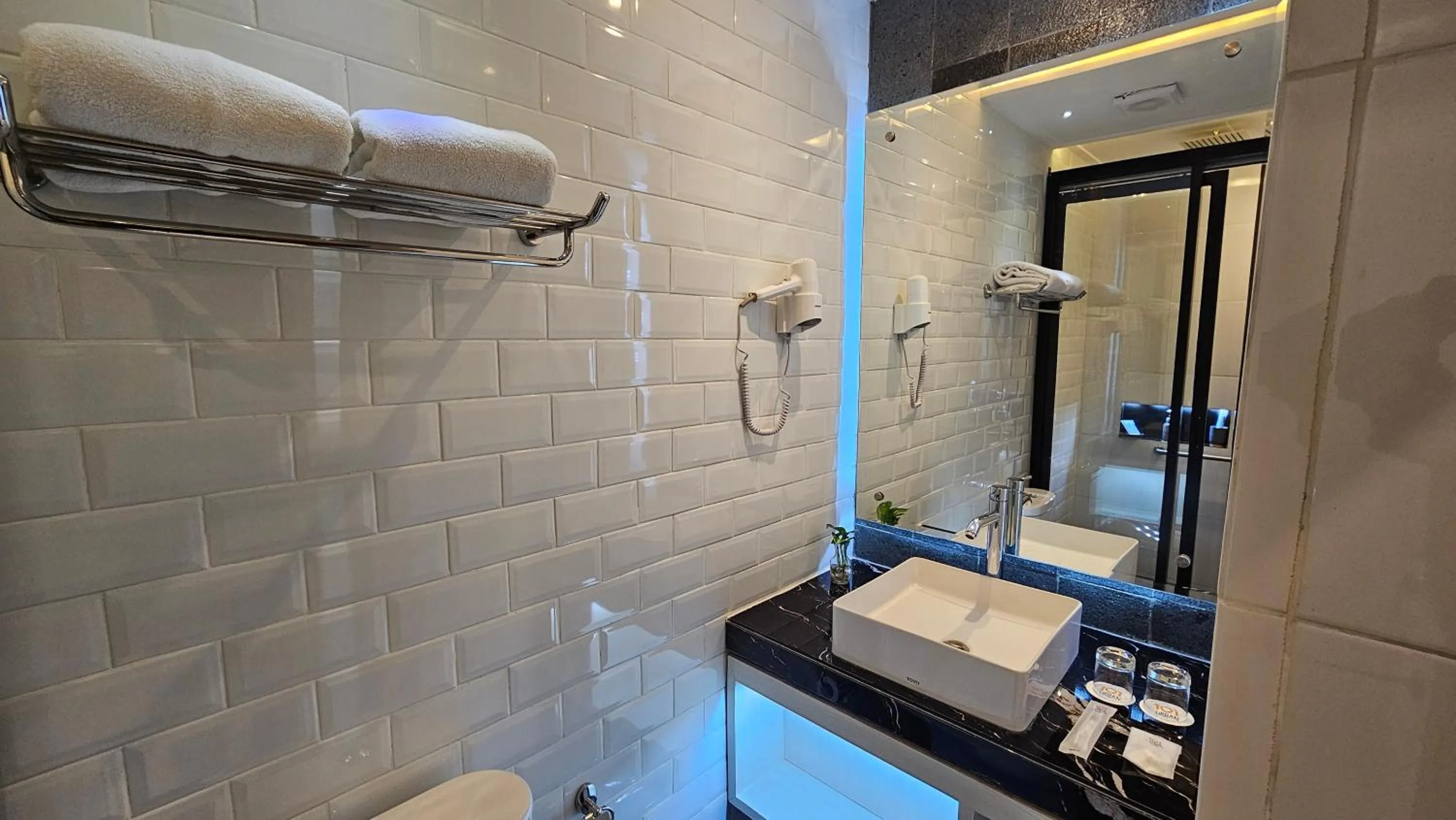 Bathroom in 1O1 URBAN Jakarta Thamrin