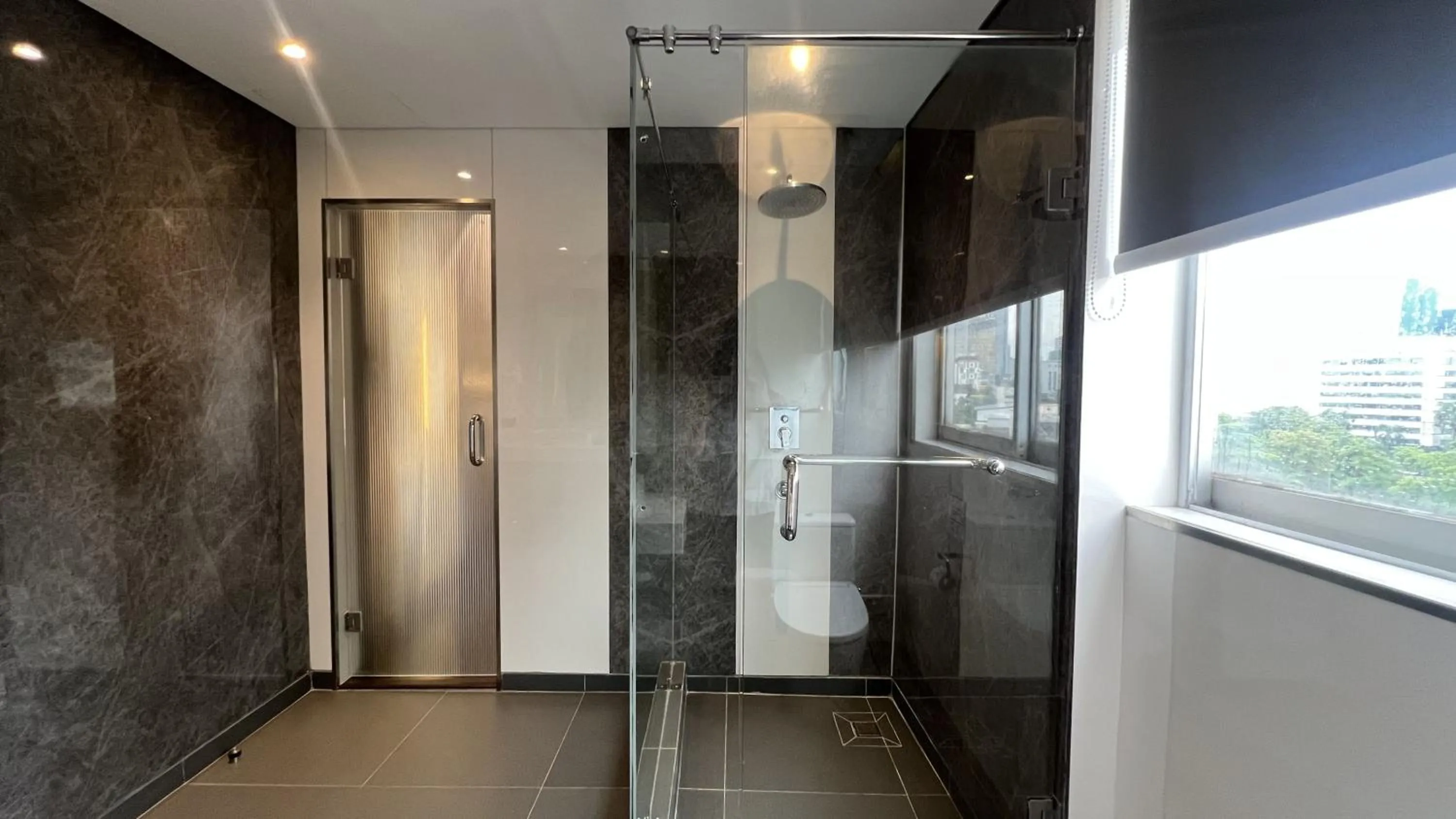 Shower in 1O1 URBAN Jakarta Thamrin