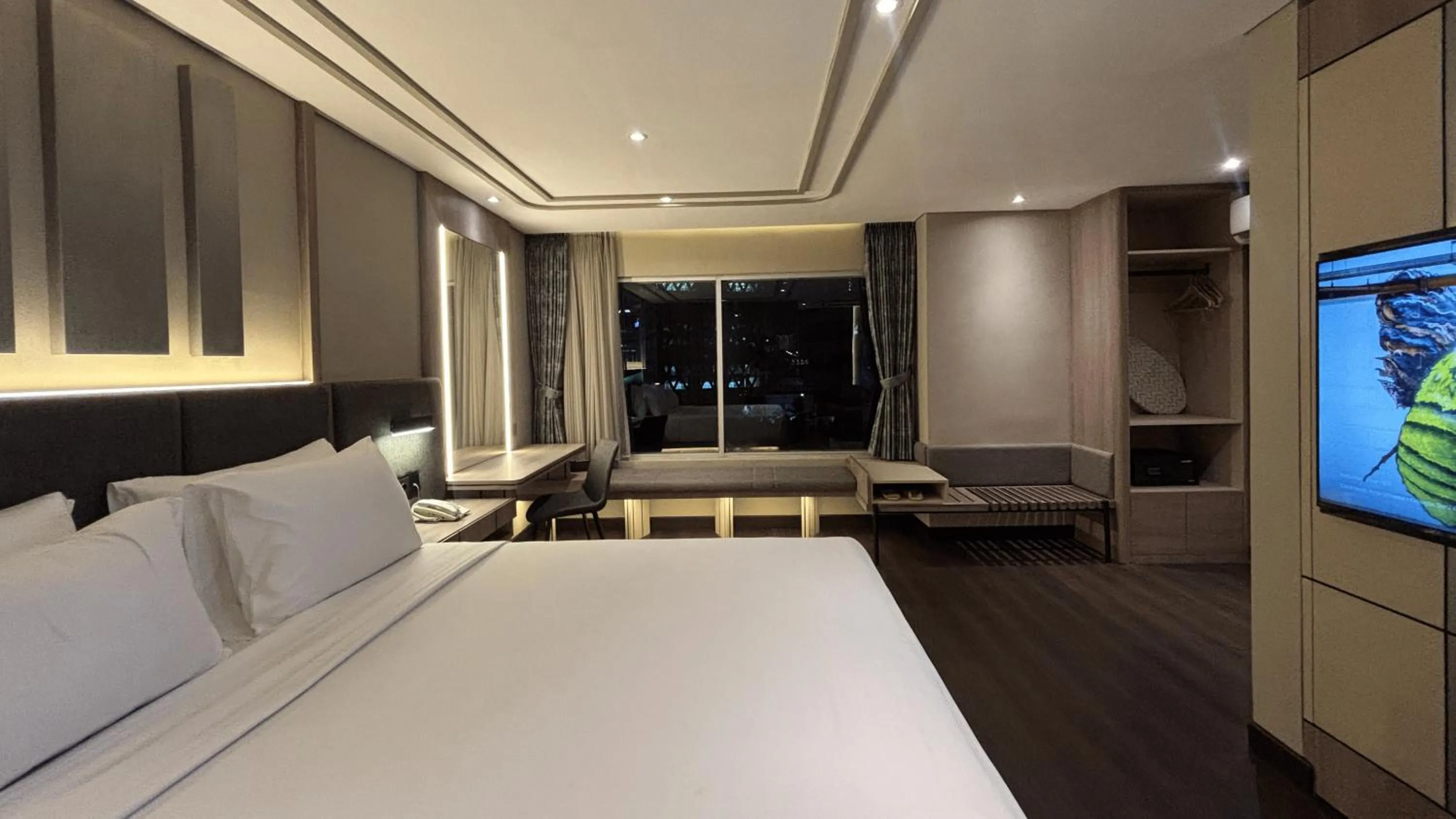 Seating area, Bed in 1O1 URBAN Jakarta Thamrin