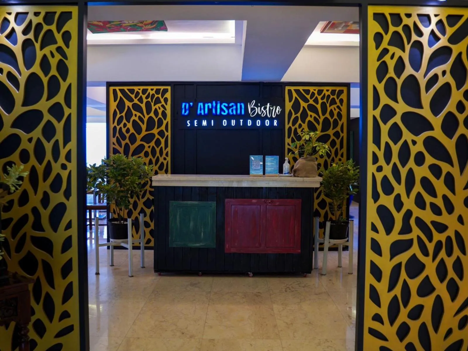 Restaurant/places to eat in 1O1 URBAN Jakarta Thamrin