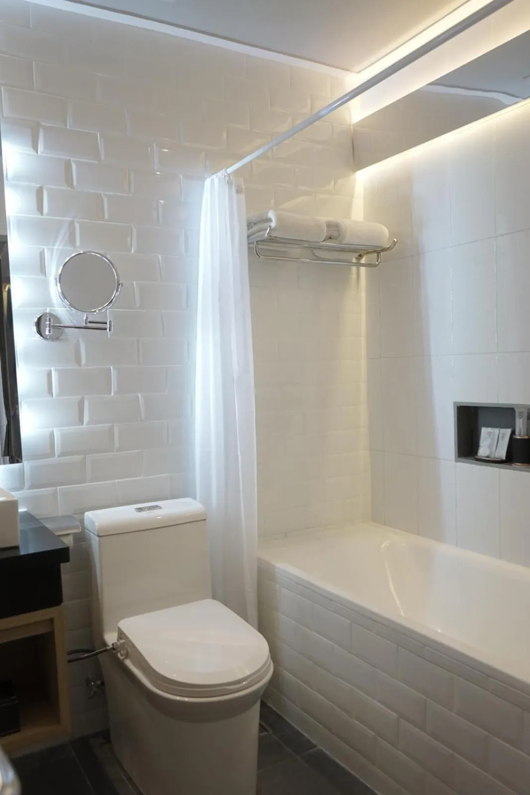 Bathroom in 1O1 URBAN Jakarta Thamrin