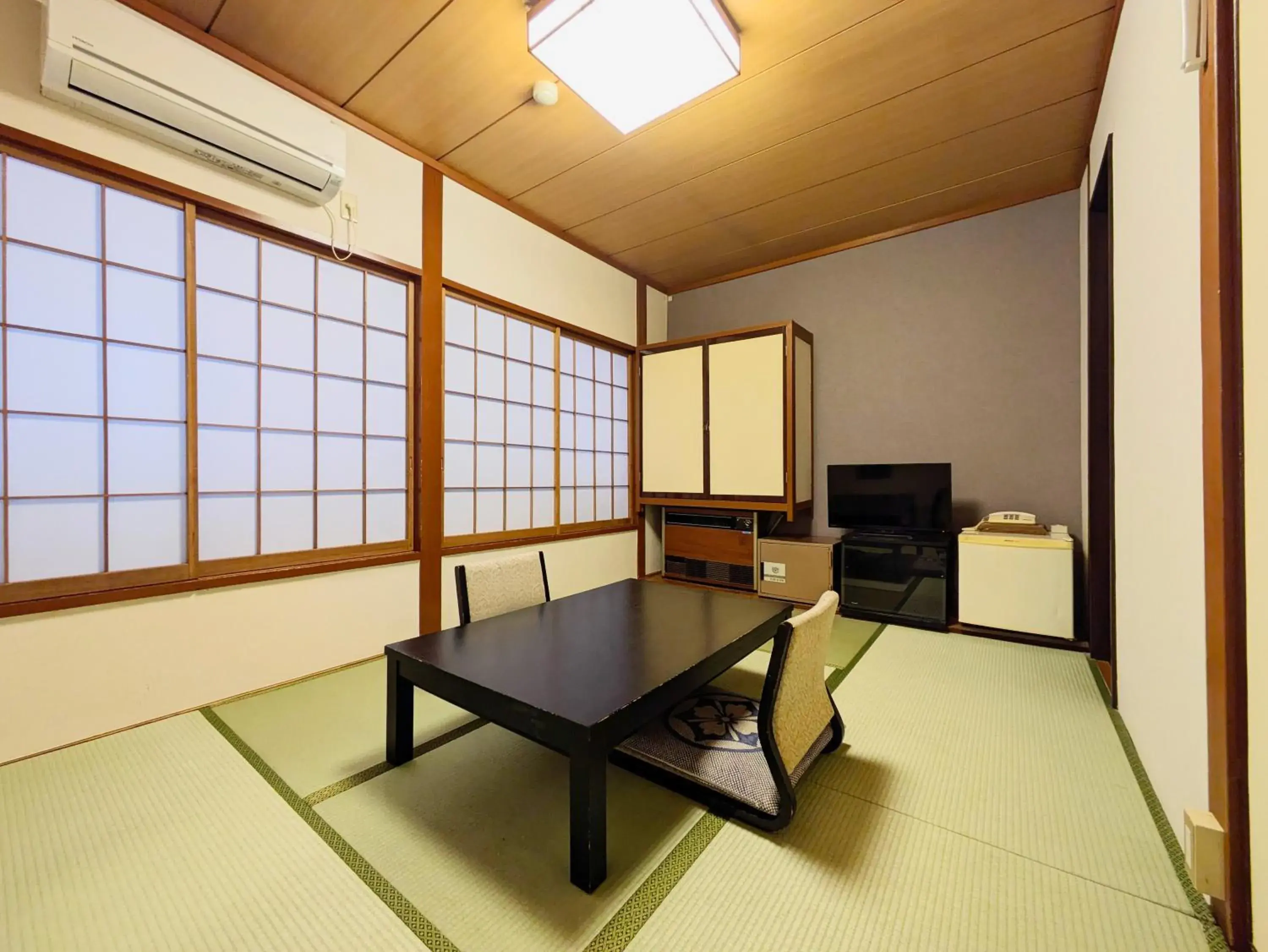 Japanese Style Standard Twin Room in Itoen Hotel Shima Japanese Style Standard Twin Room in Itoen Hotel Shima