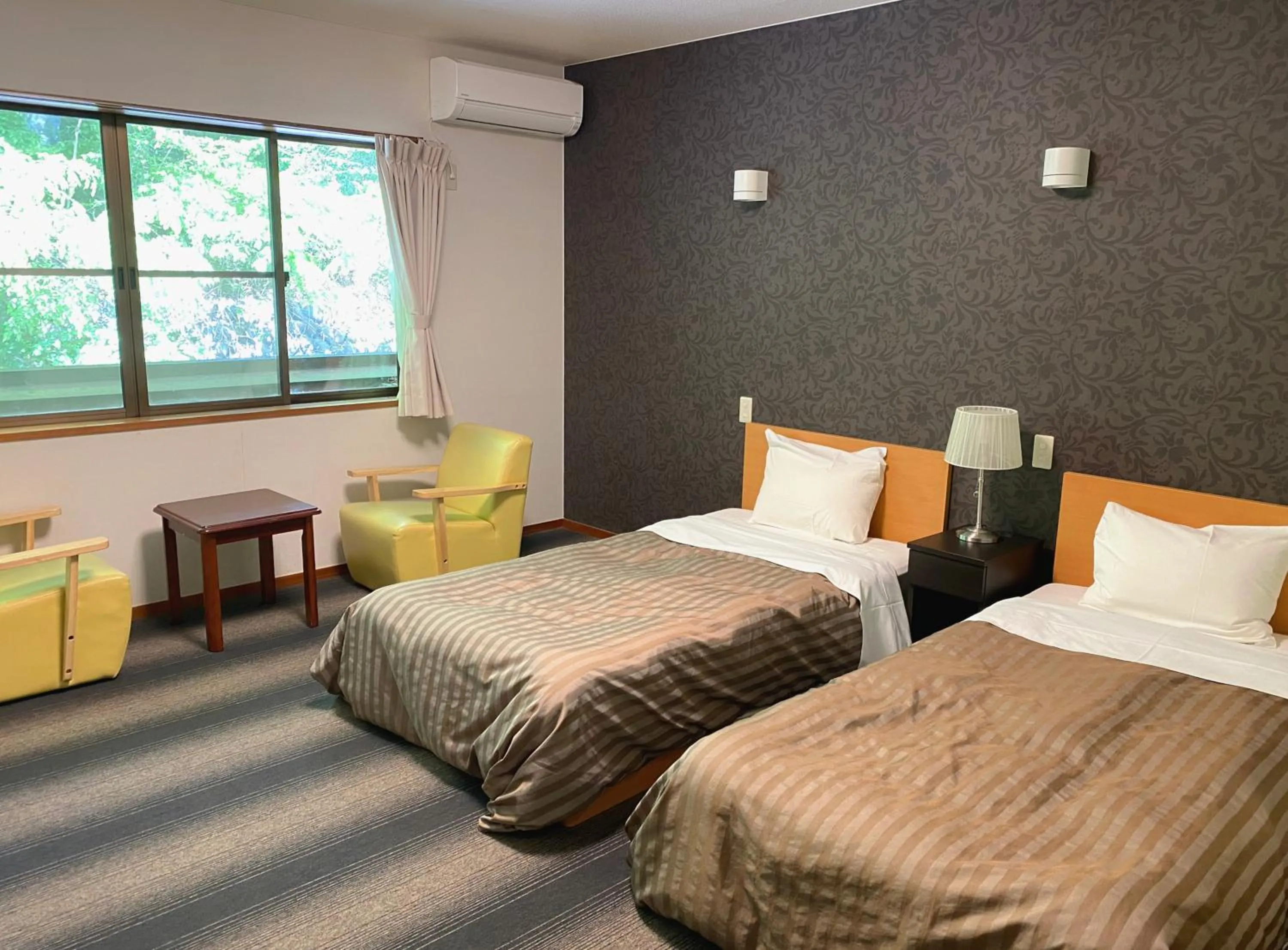 Photo of the whole room, Bed in Itoen Hotel Shima