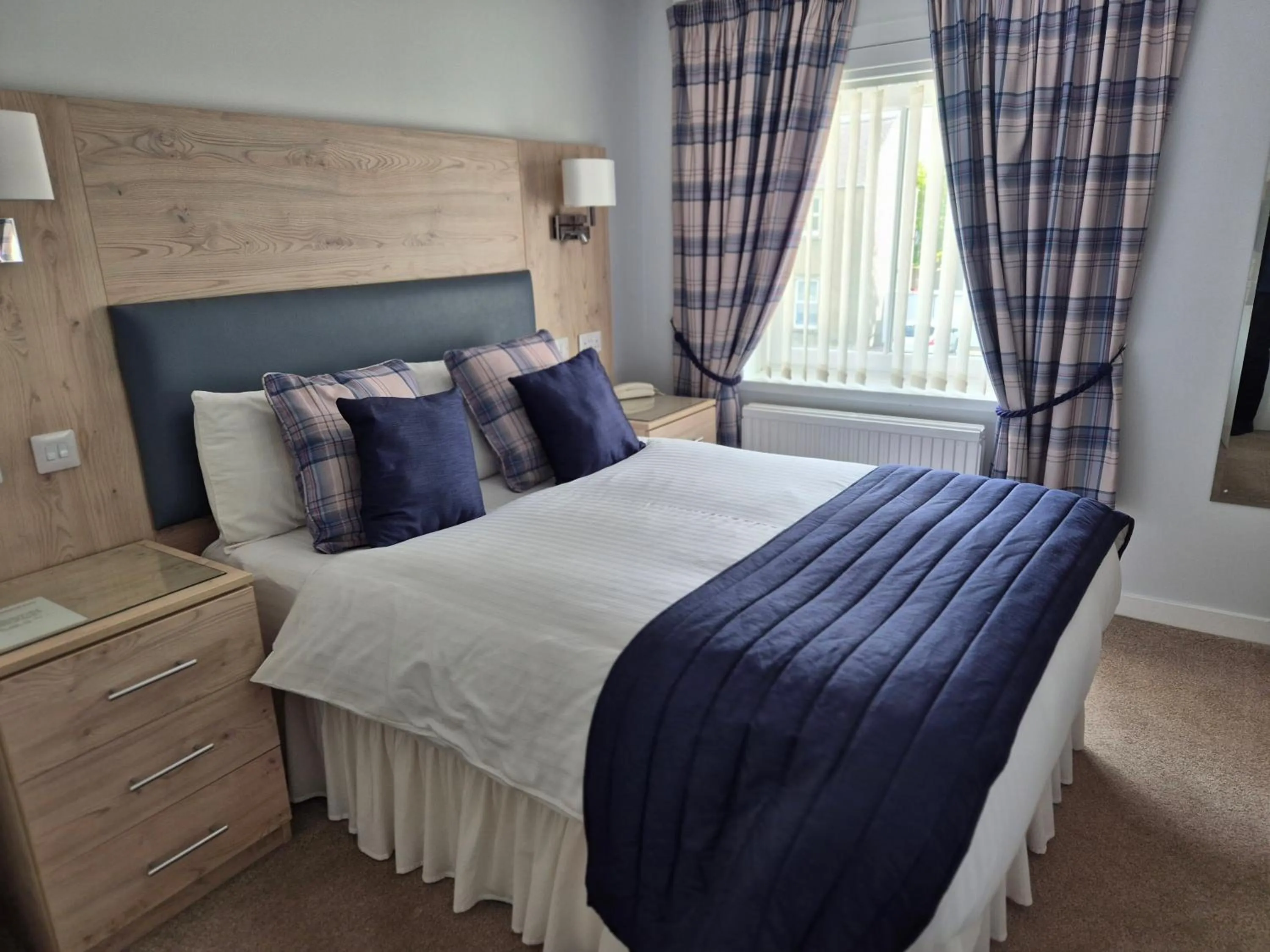 Bed in Sunninghill Hotel