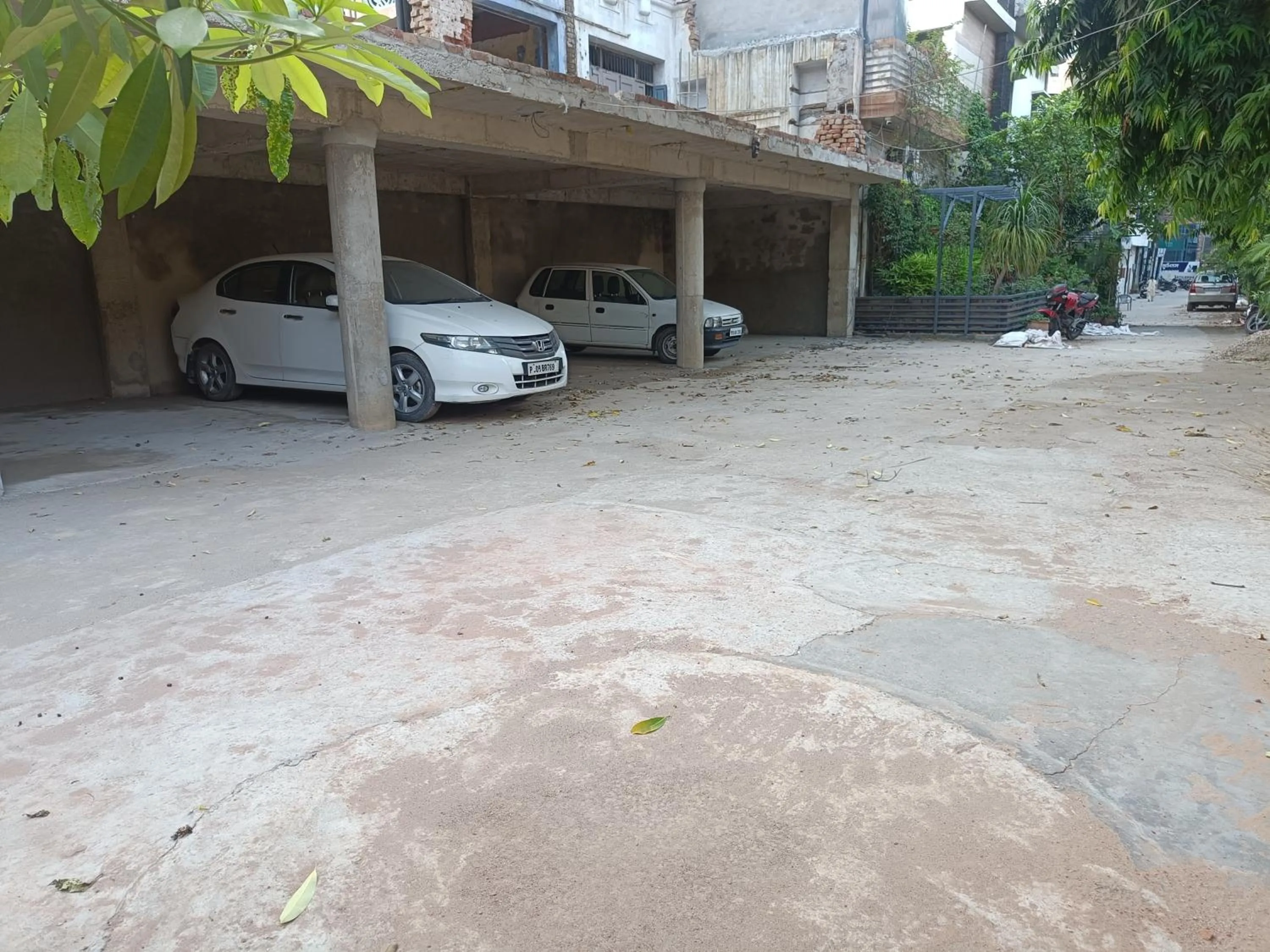 Parking in Samrat Hotel