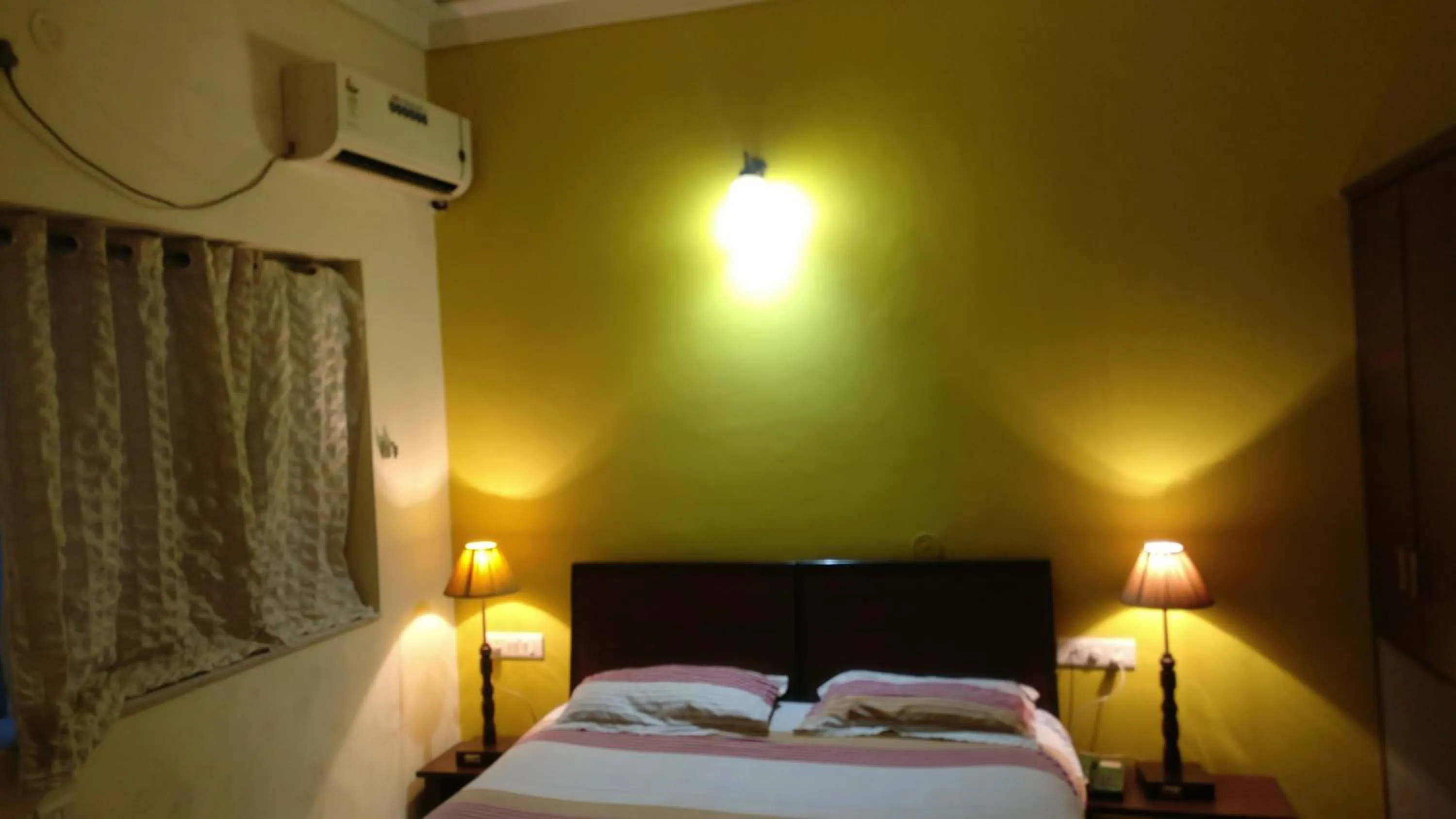 Bed in Samrat Hotel