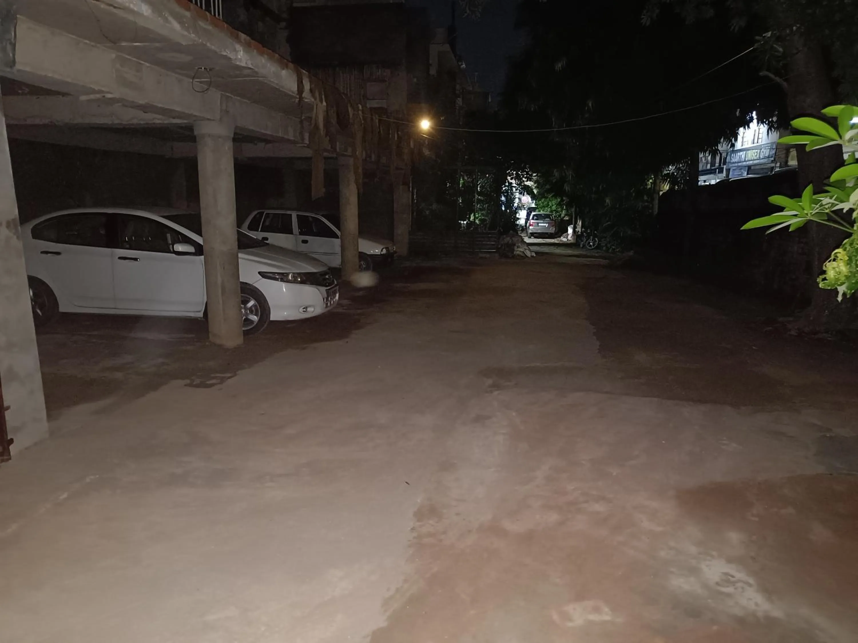 Parking in Samrat Hotel