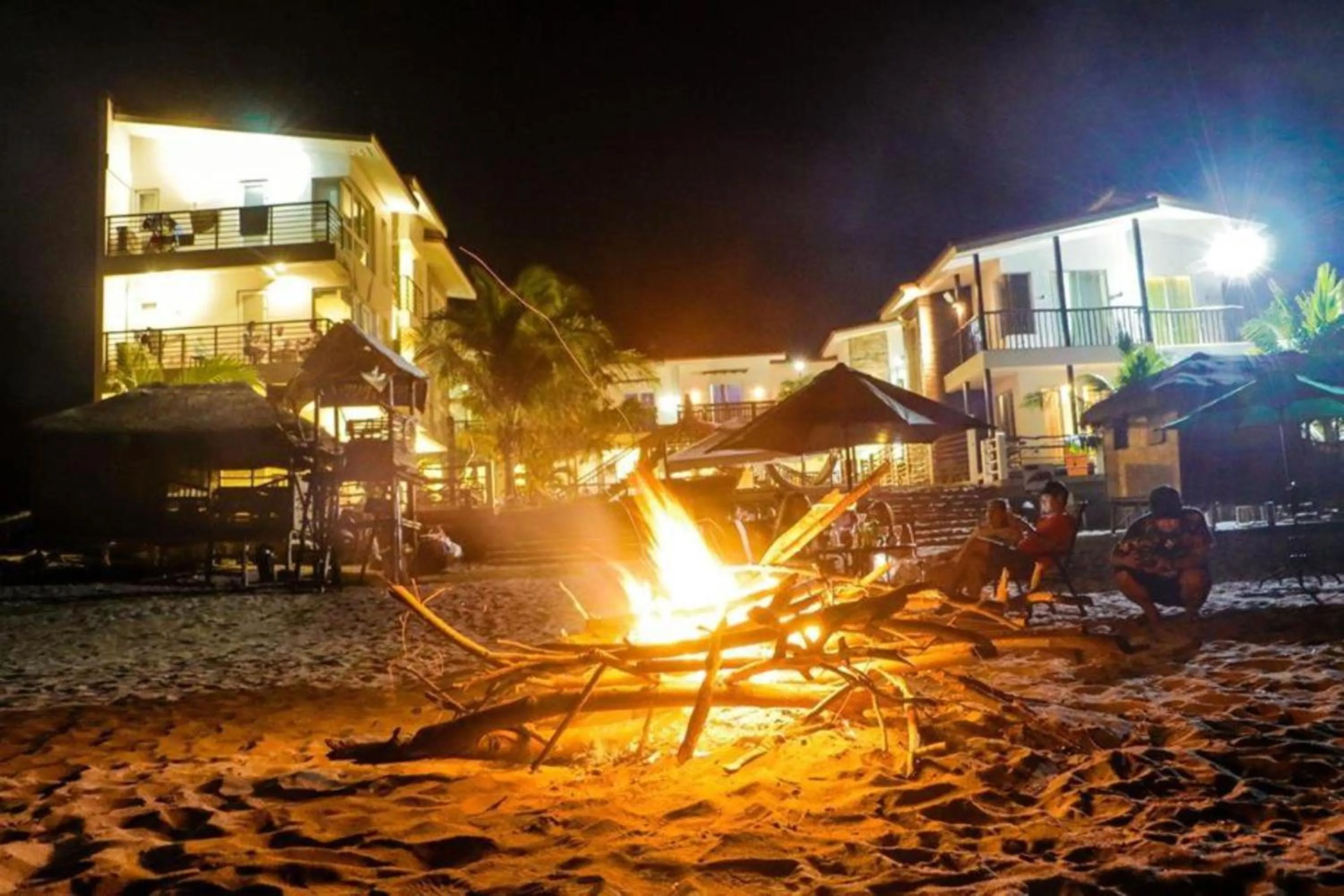 Property building in Brisa Marina Beach Resort powered by Cocotel