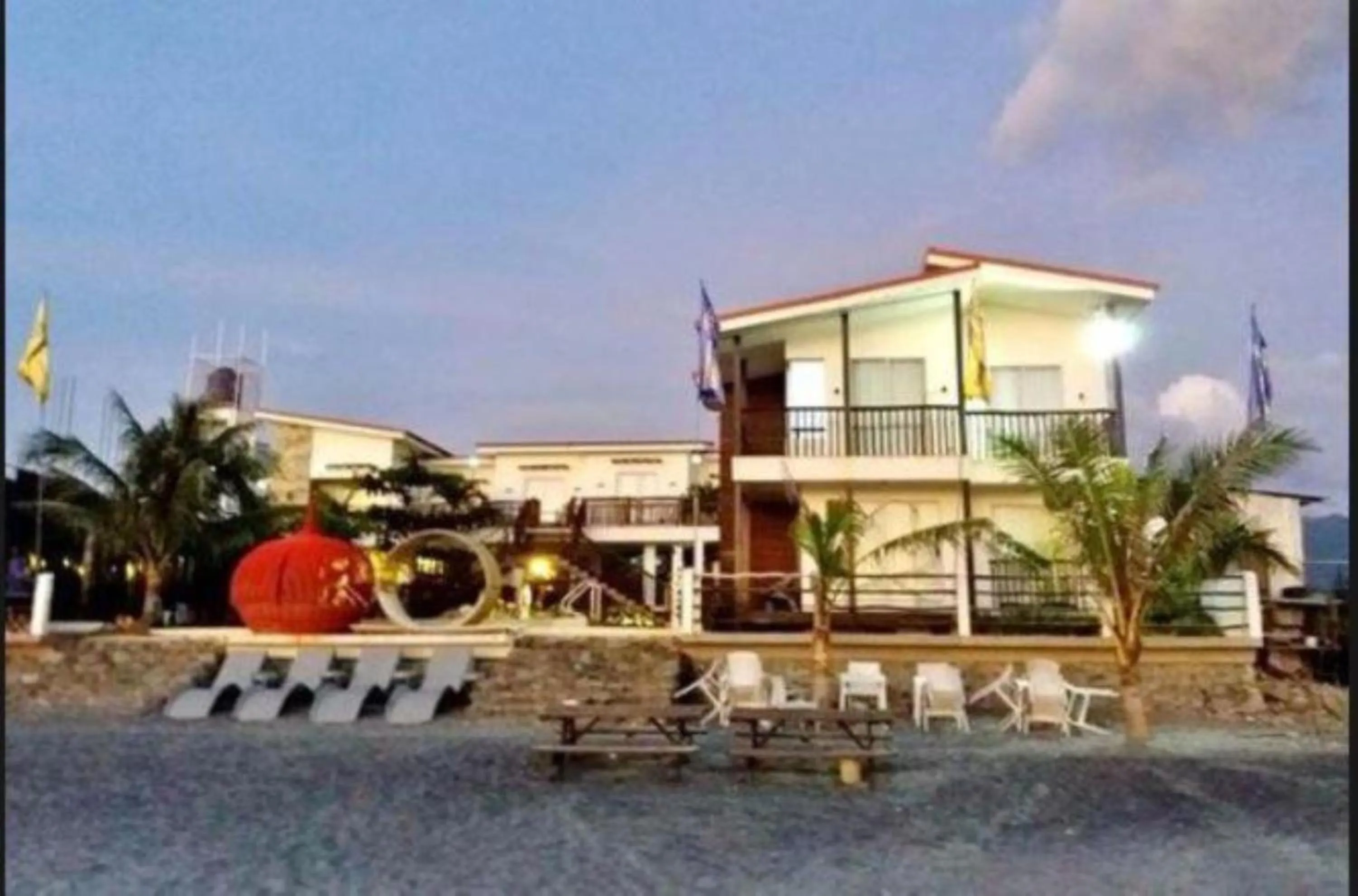 Property building in Brisa Marina Beach Resort powered by Cocotel
