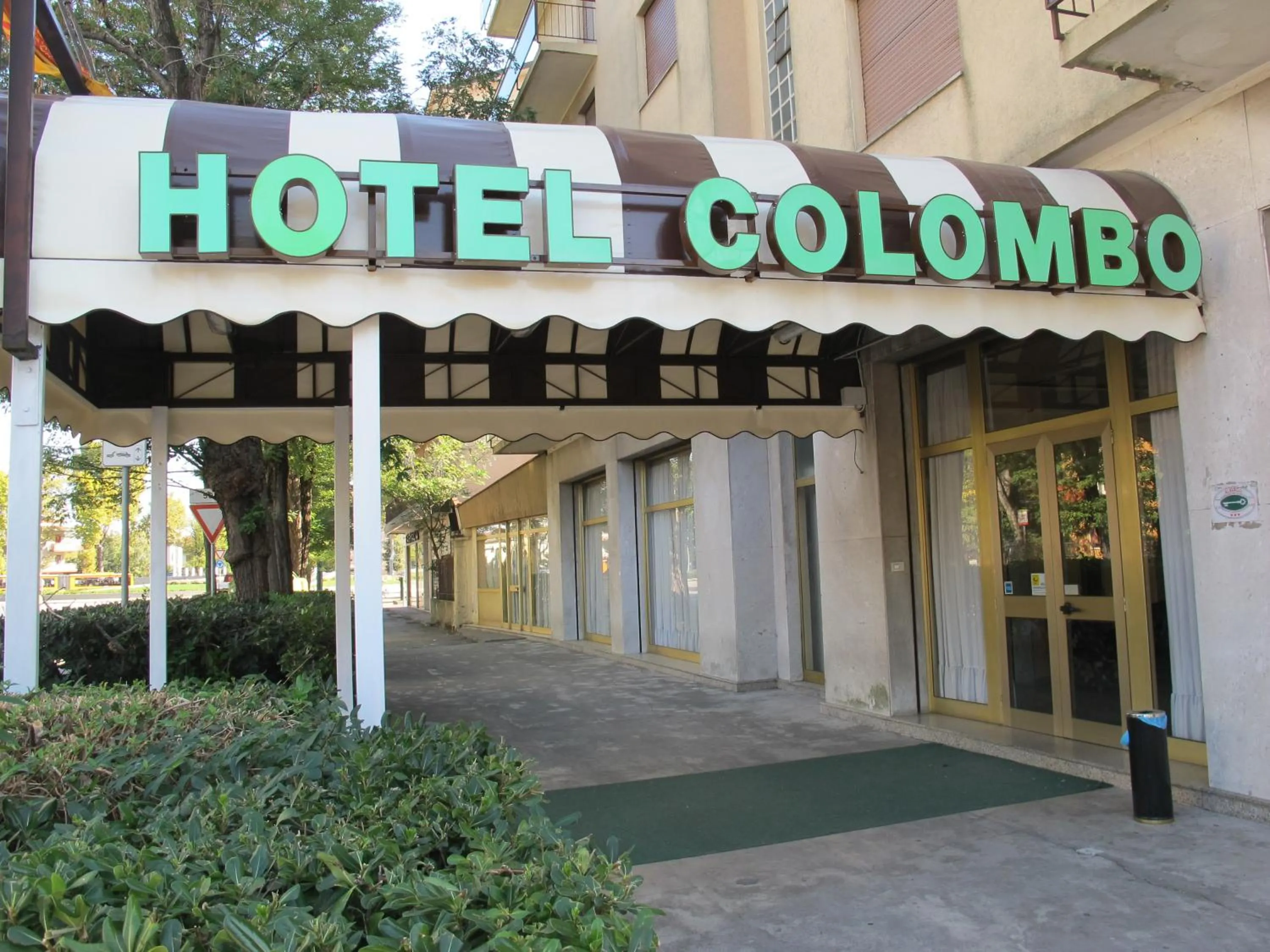 Facade/entrance in Hotel Colombo