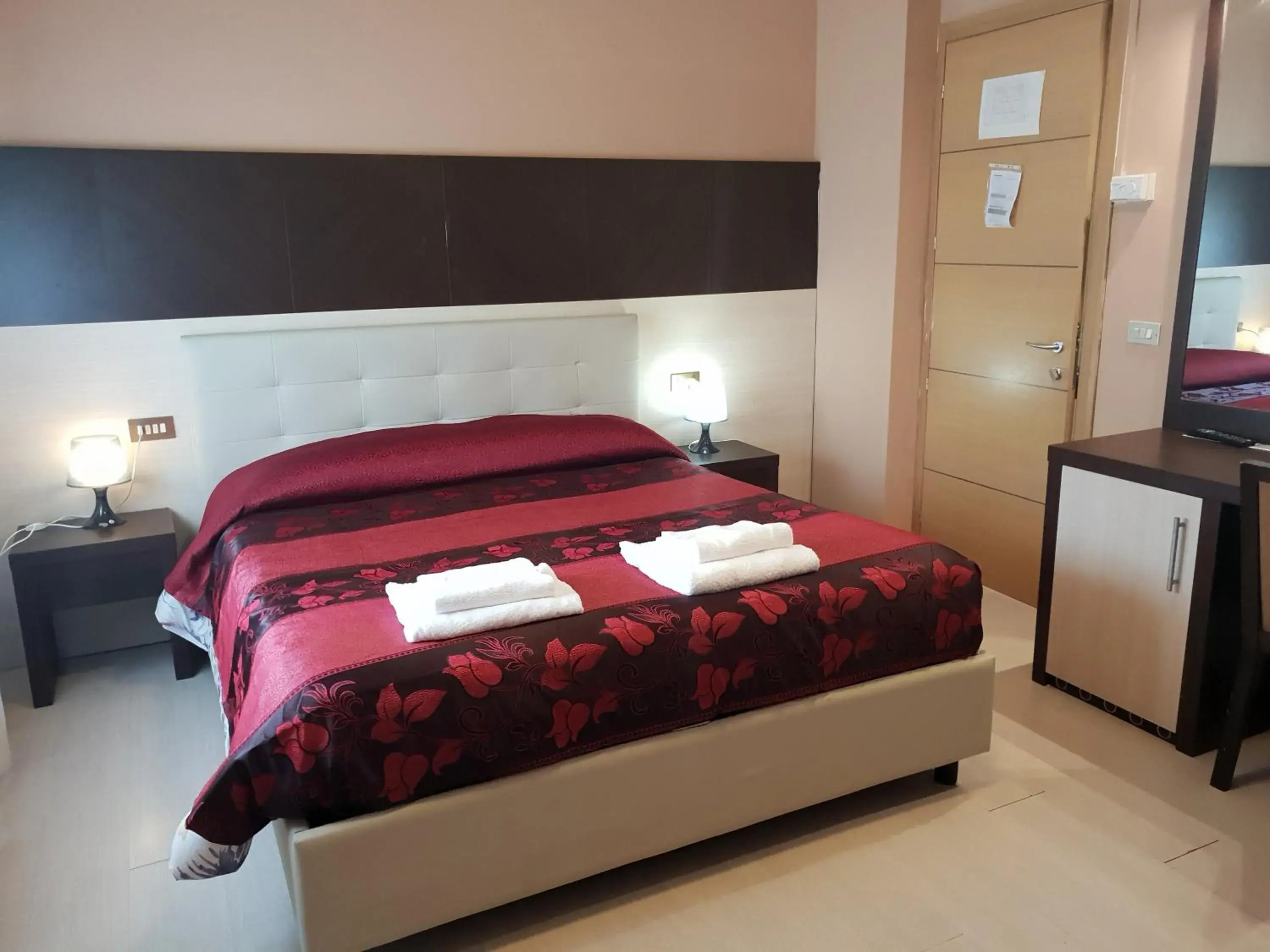 Double Room in Hotel Colombo Double Room in Hotel Colombo