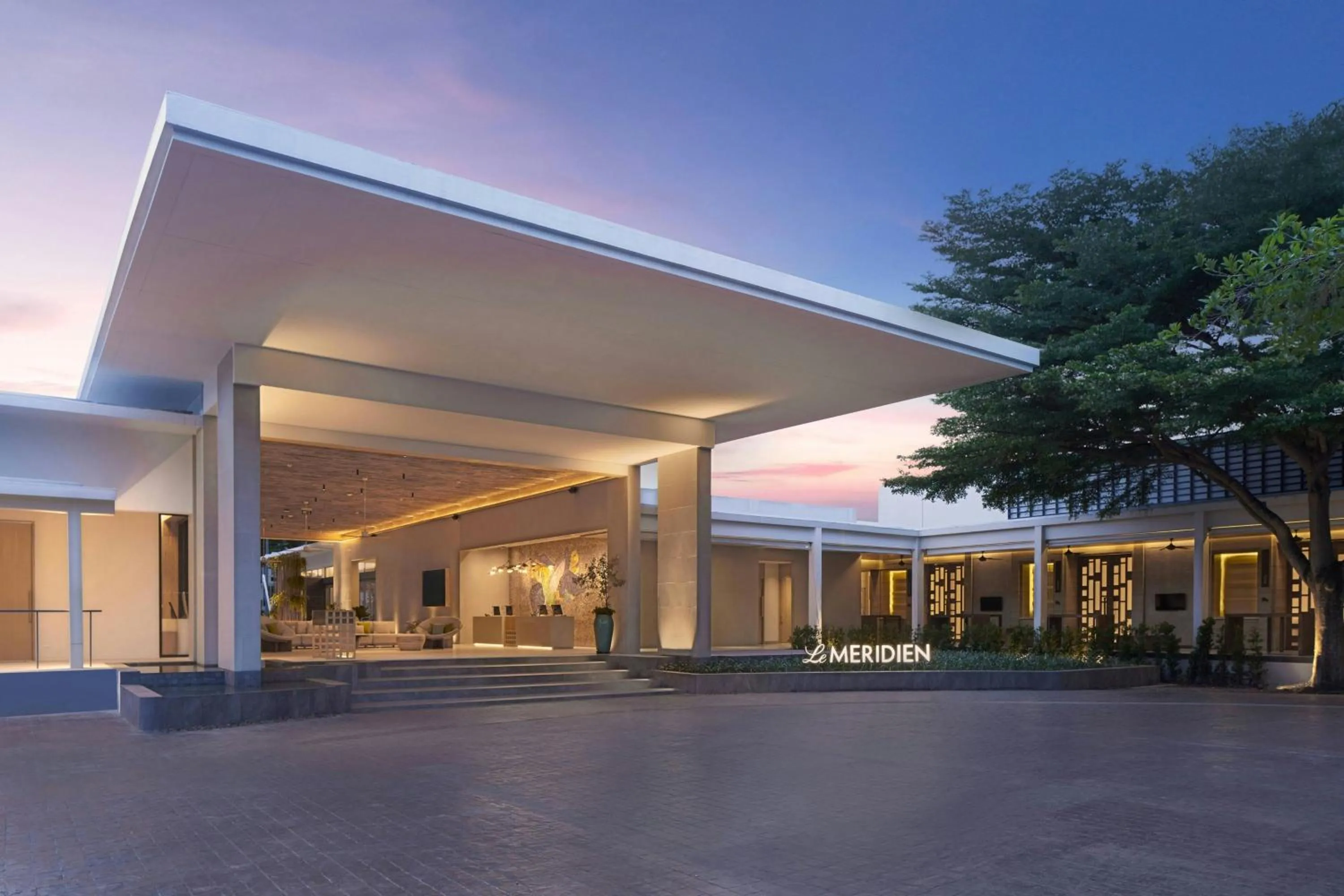 Property building in Le Meridien Phuket Mai Khao Beach Resort
