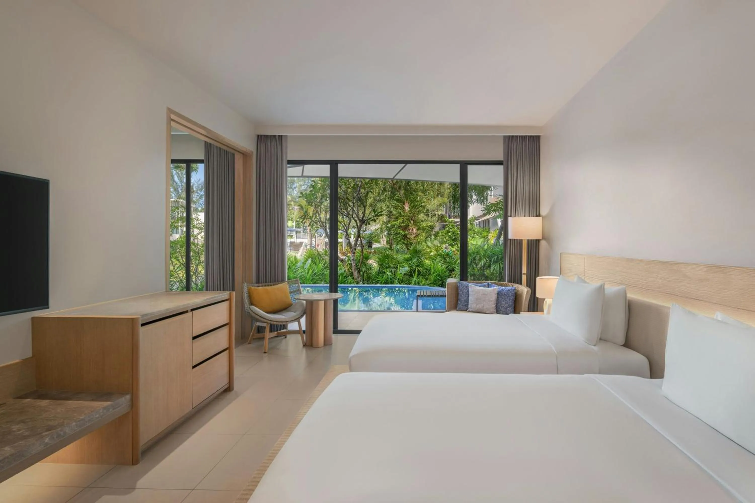 Swimming pool, Bed in Le Meridien Phuket Mai Khao Beach Resort