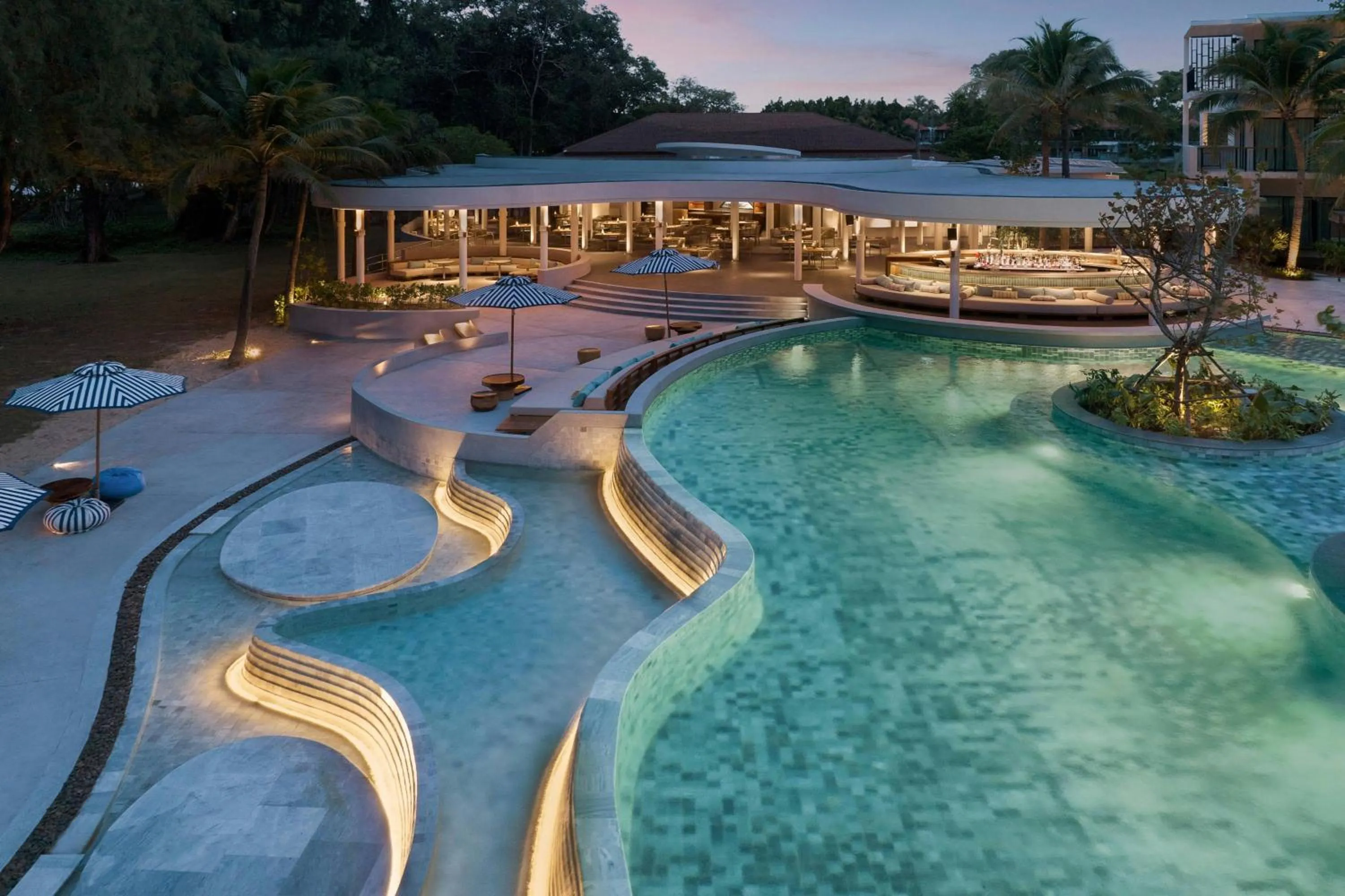 Restaurant/places to eat in Le Meridien Phuket Mai Khao Beach Resort