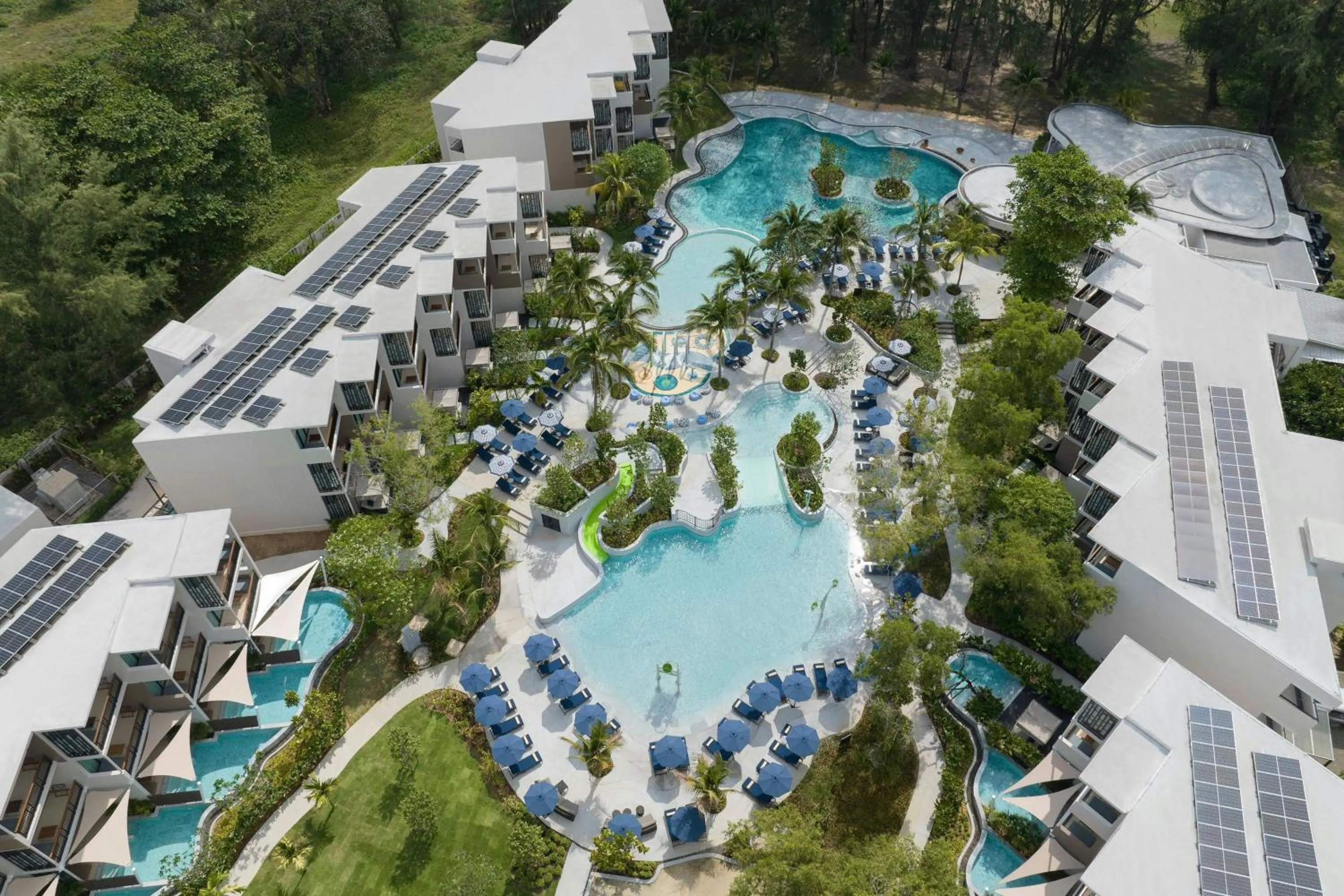 Swimming pool in Le Meridien Phuket Mai Khao Beach Resort