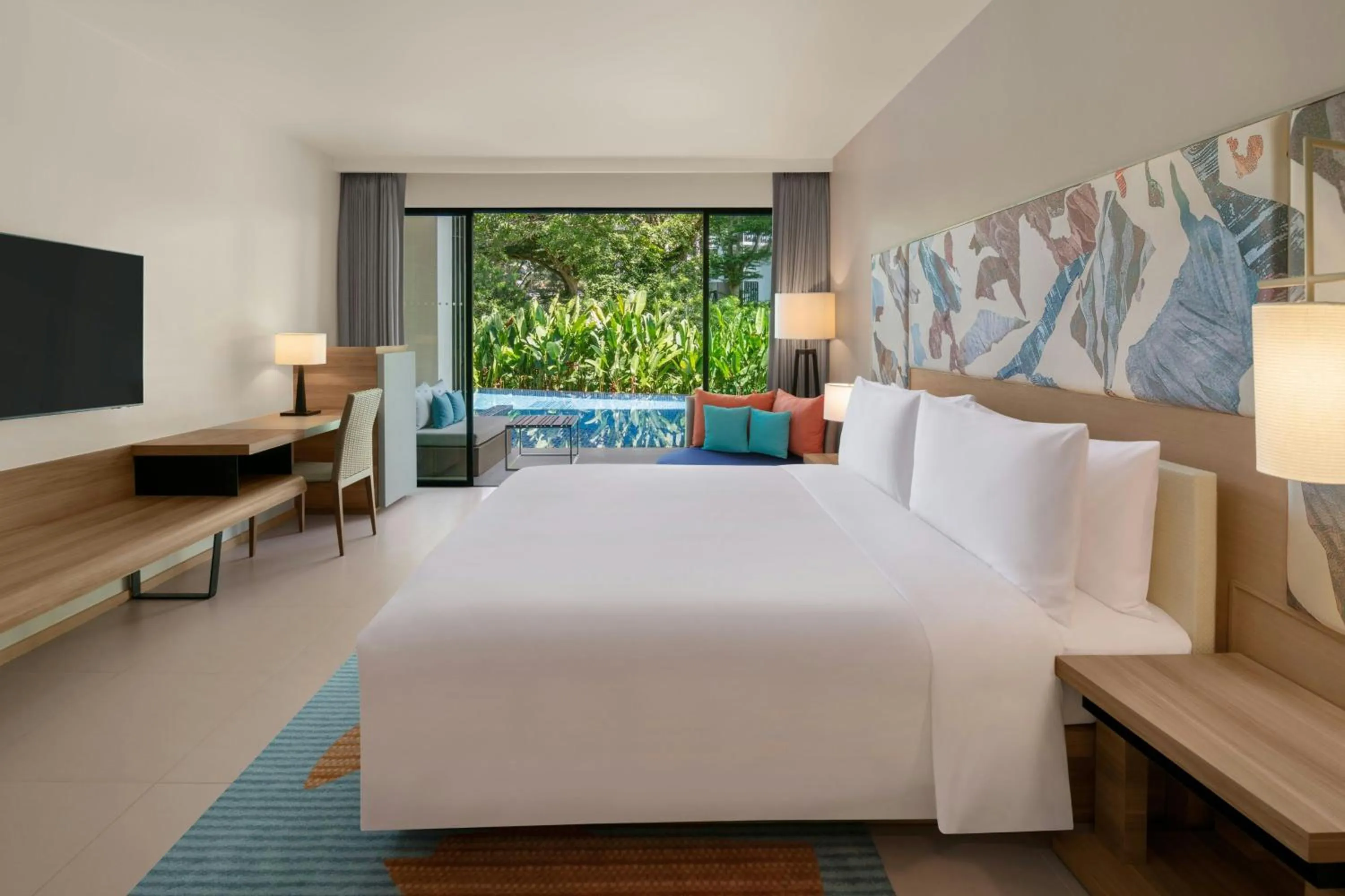 Swimming pool, Bed in Le Meridien Phuket Mai Khao Beach Resort