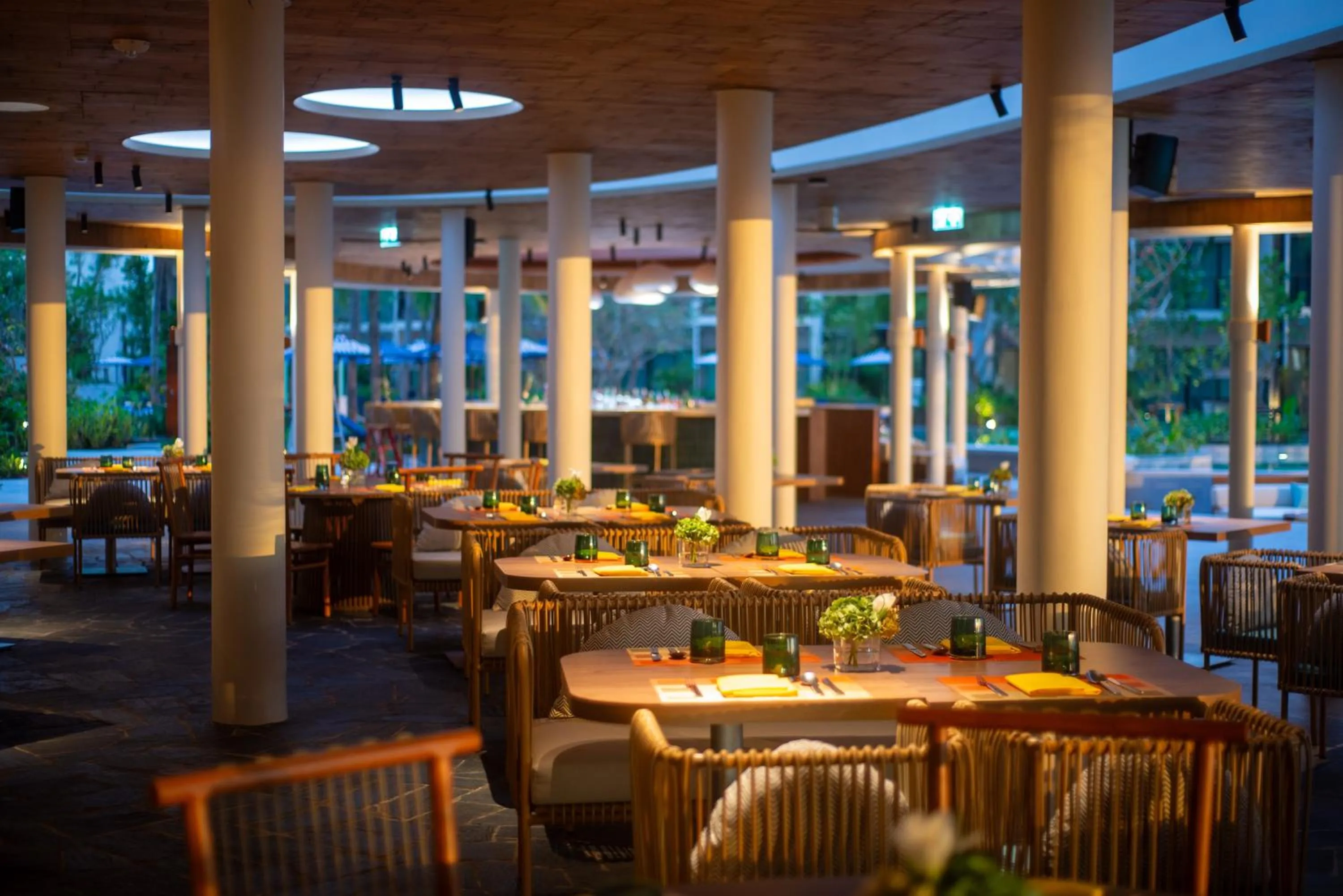 Restaurant/places to eat in Le Meridien Phuket Mai Khao Beach Resort