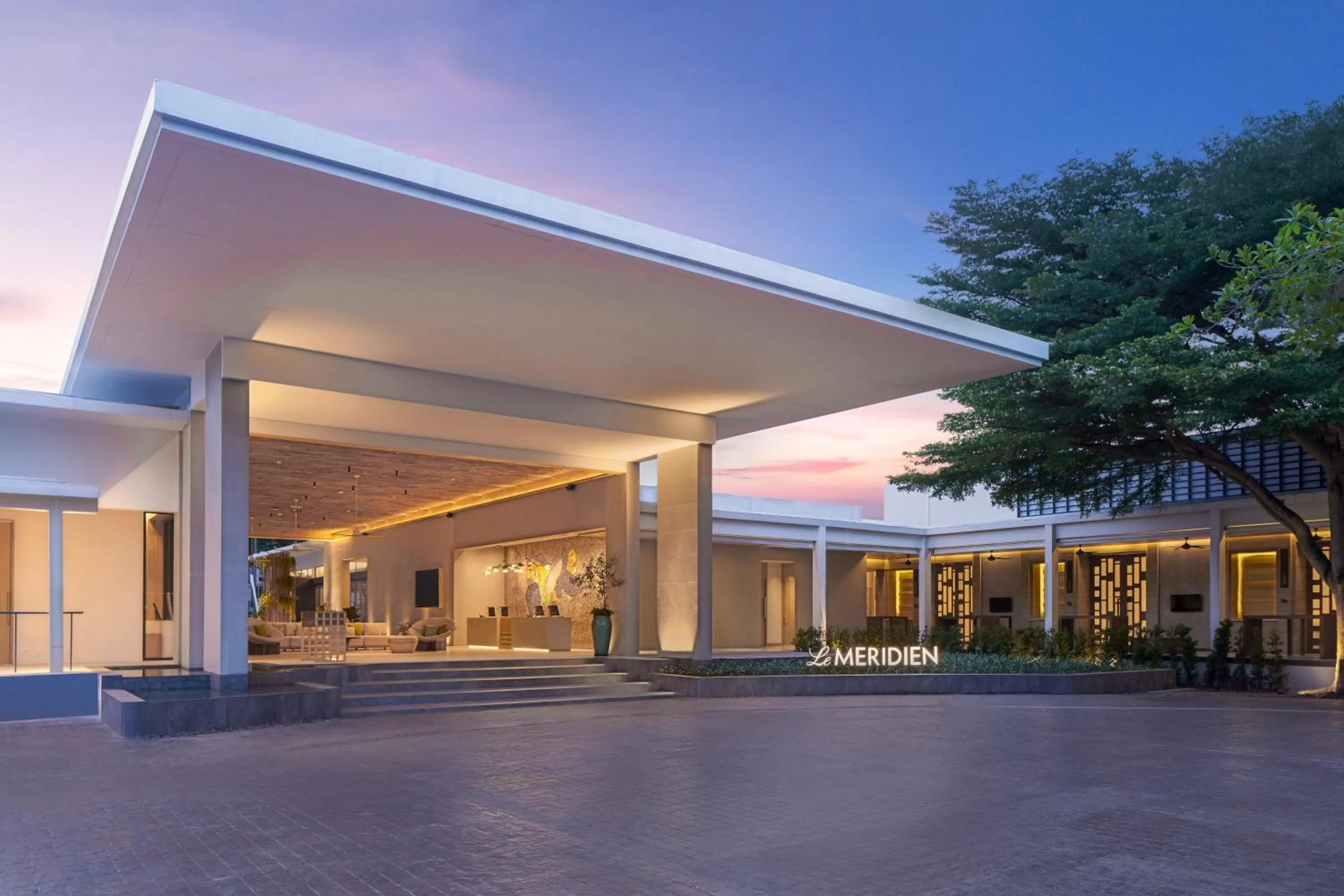 Property building in Le Meridien Phuket Mai Khao Beach Resort