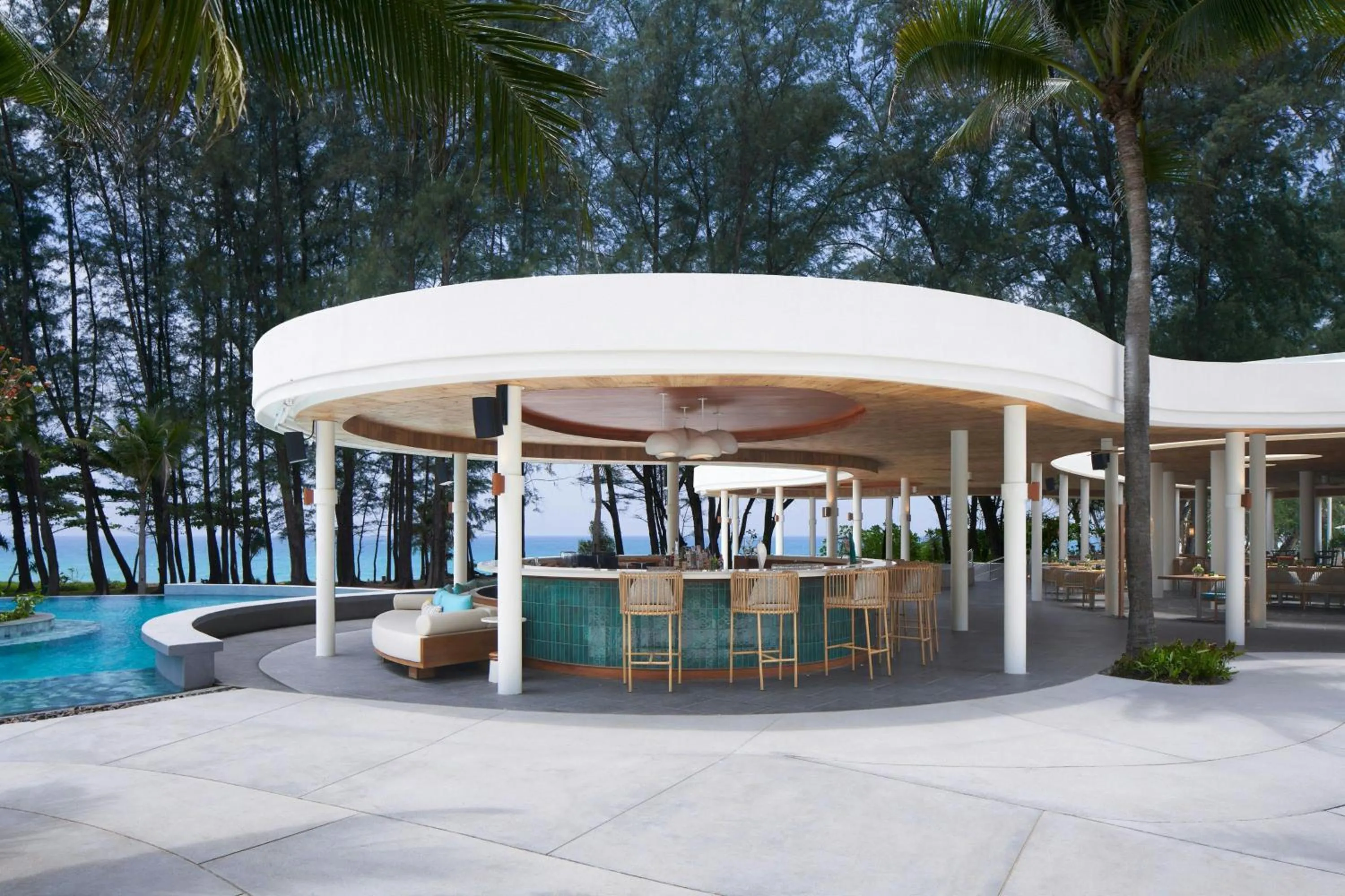 Lounge or bar in Le Meridien Phuket Mai Khao Beach Resort