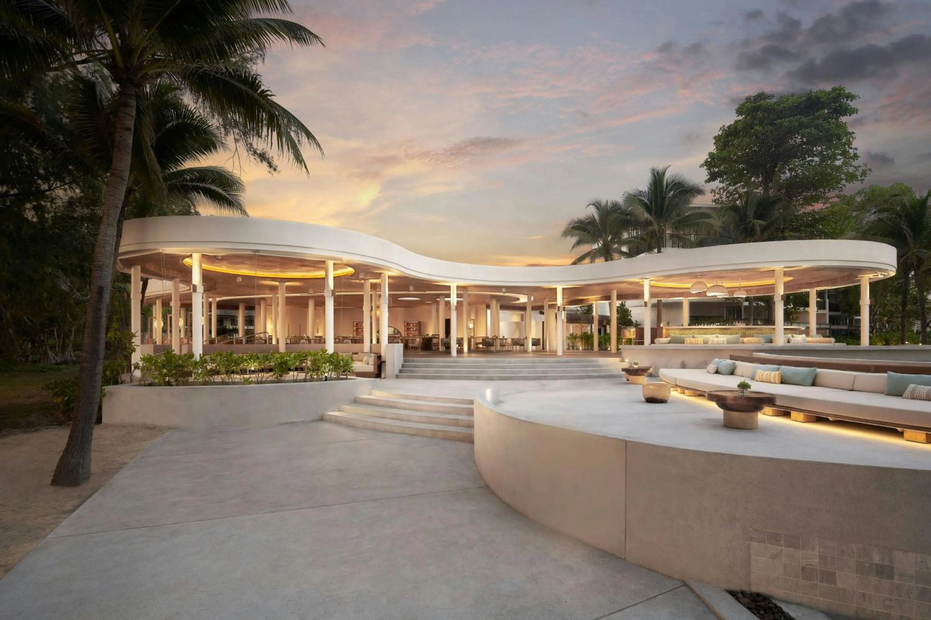 Restaurant/places to eat in Le Meridien Phuket Mai Khao Beach Resort