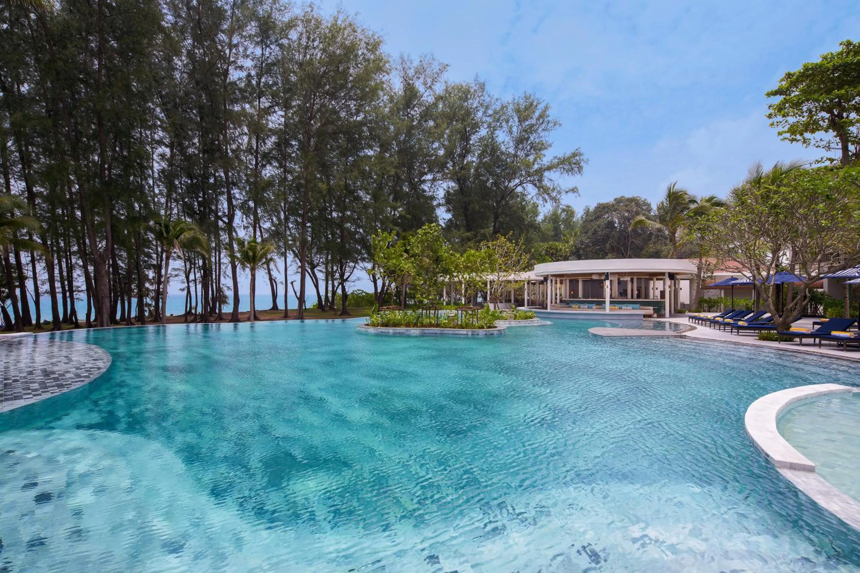 Restaurant/places to eat in Le Meridien Phuket Mai Khao Beach Resort