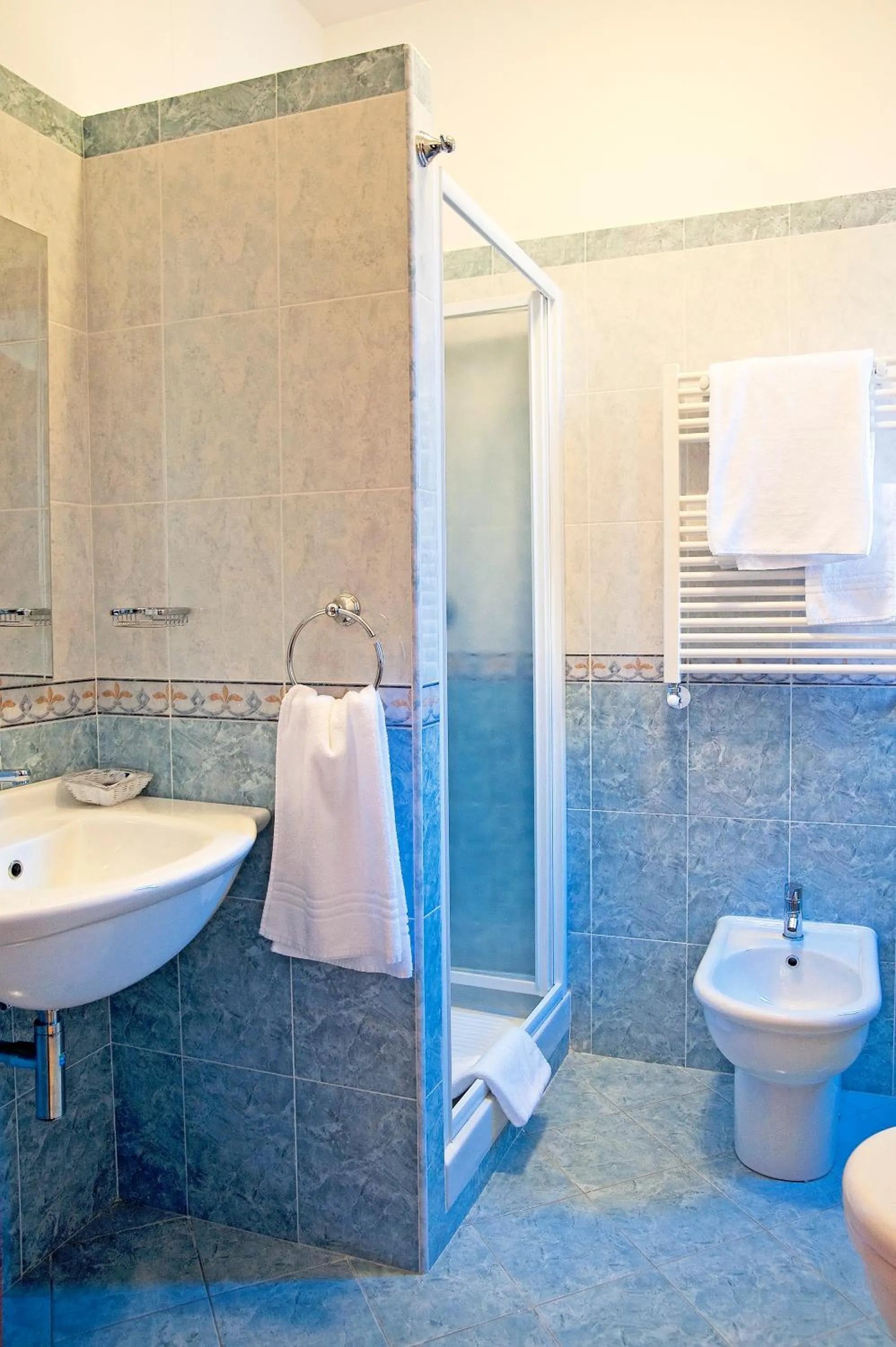 Shower in Hotel Aquila