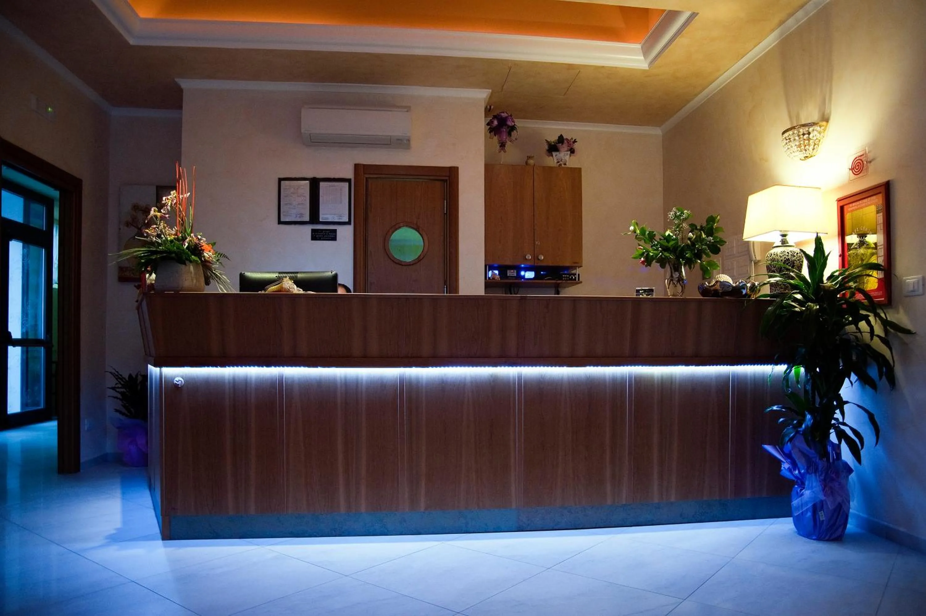 Communal lounge/ TV room in Hotel Aquila