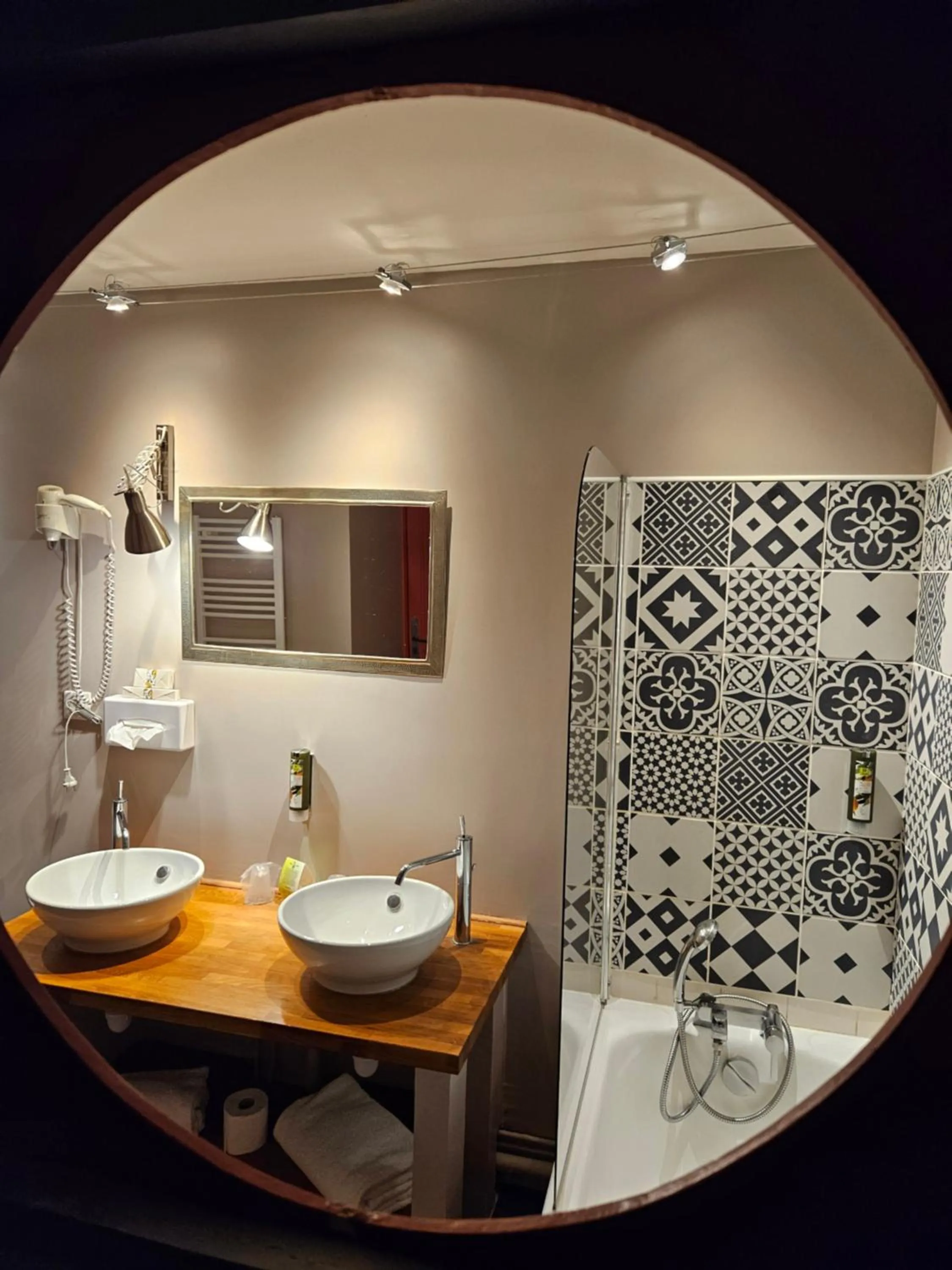 Bathroom in Logis Hôtel Restaurant Relais de la Mothe