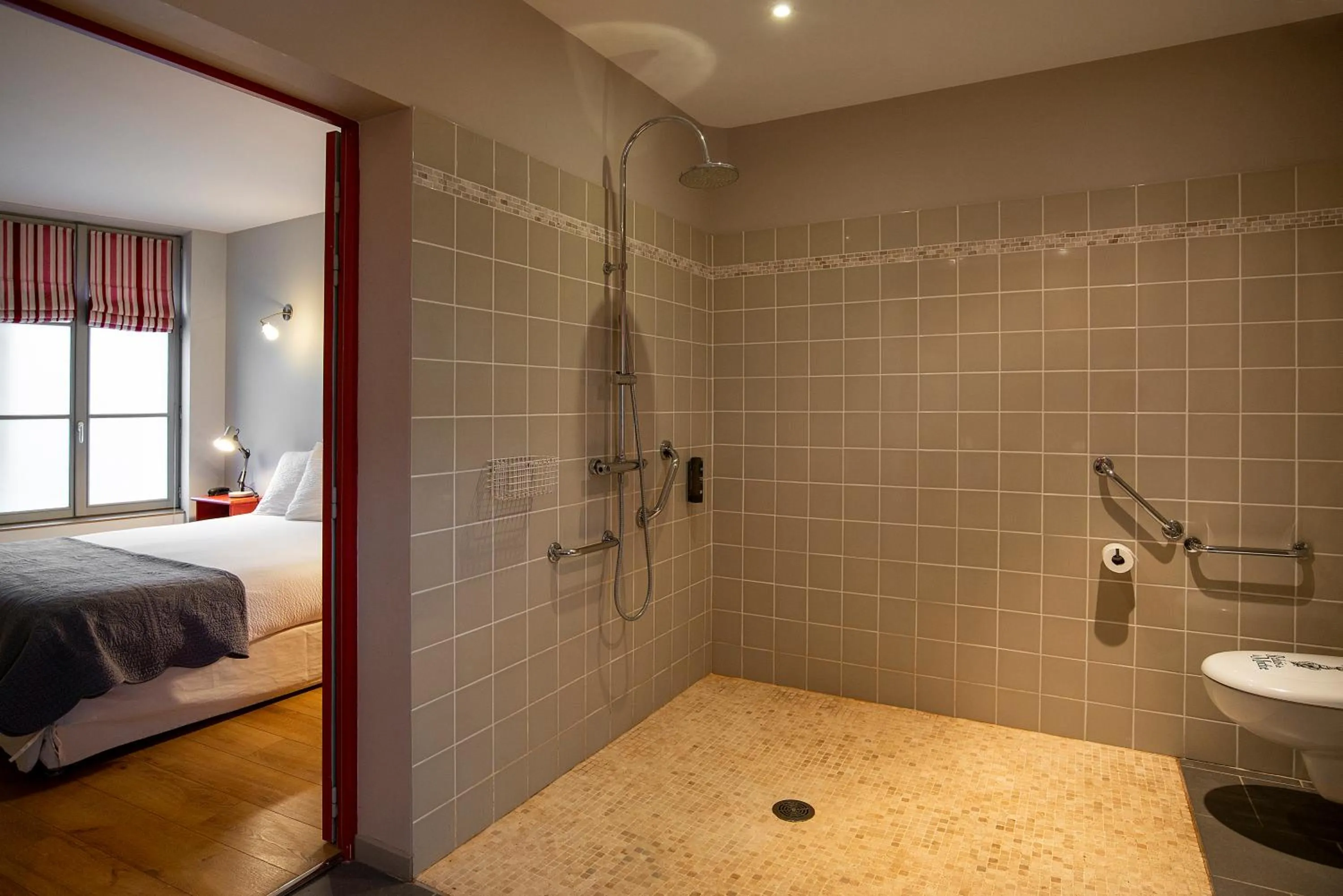 Bed in Logis Hôtel Restaurant Relais de la Mothe