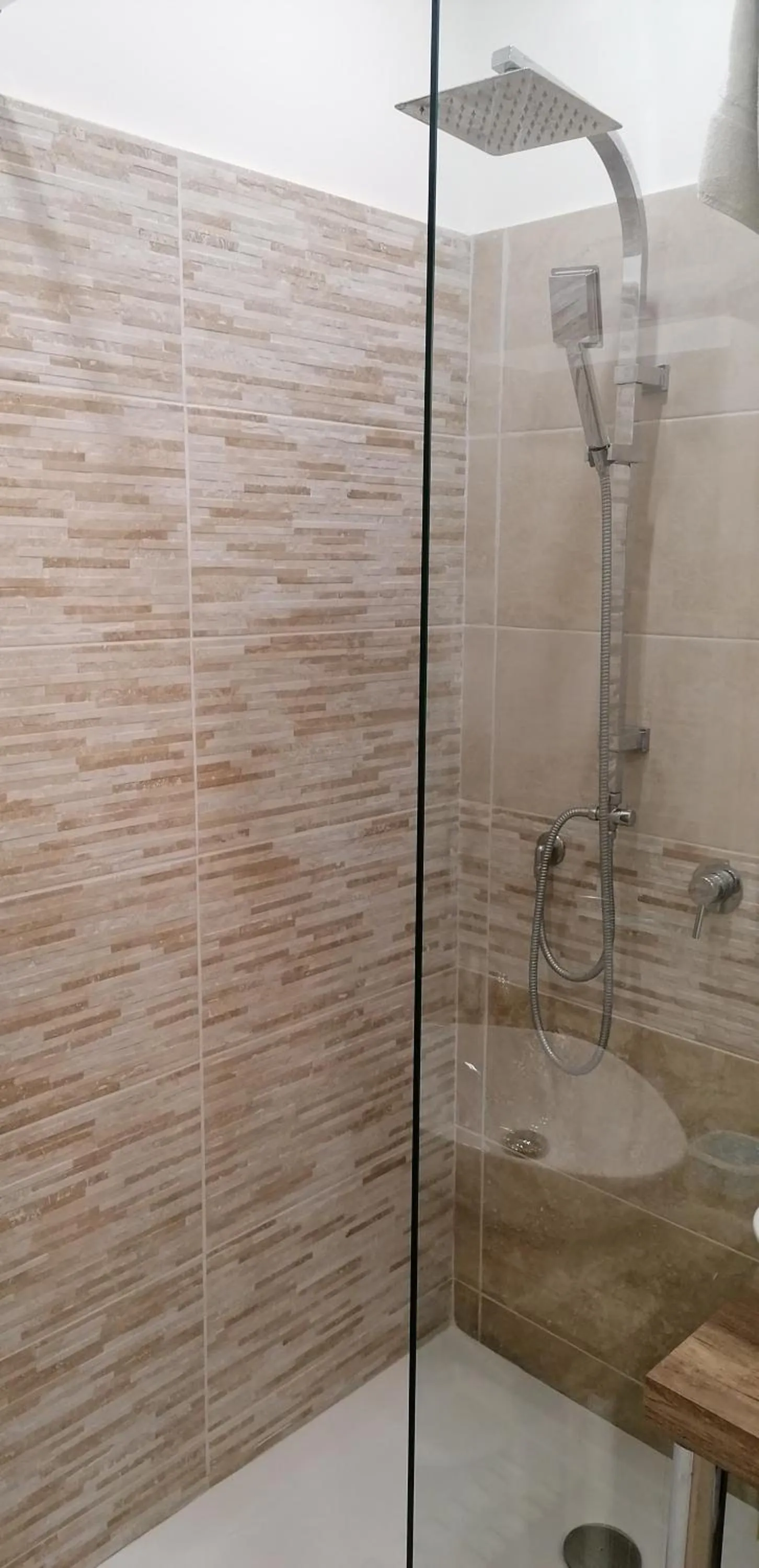 Shower in Hotel Boccascena