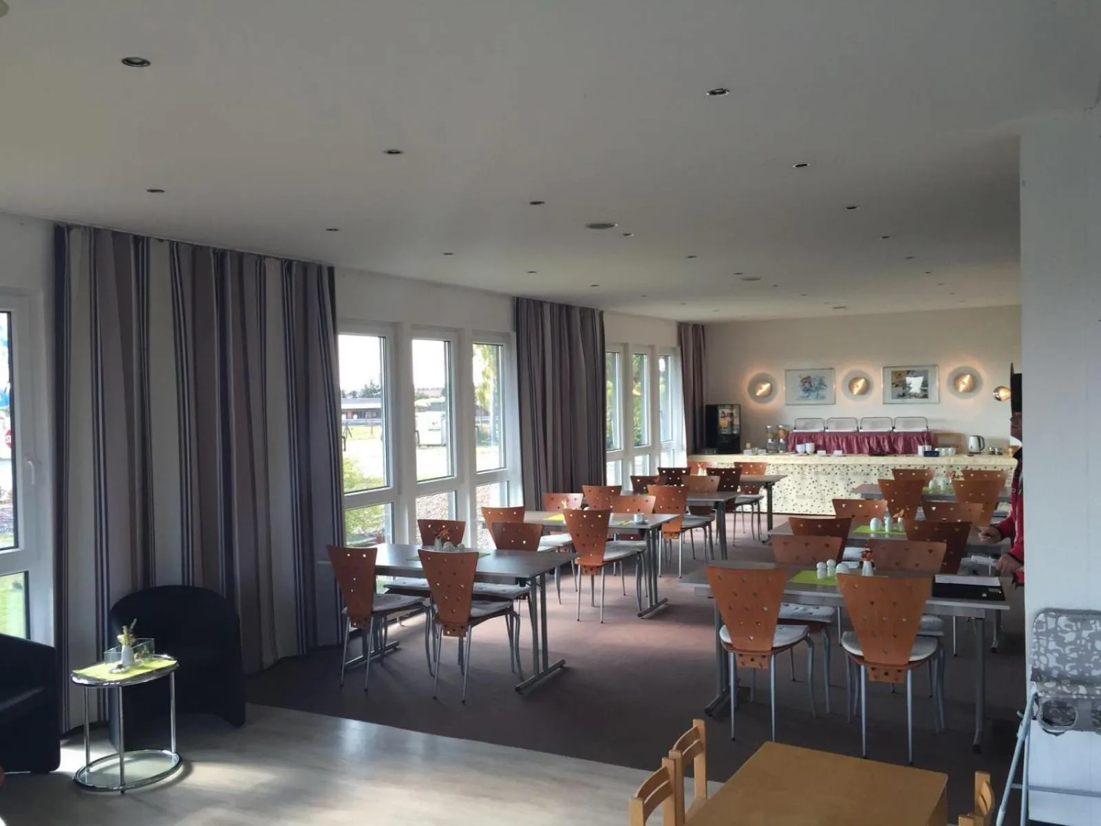 Restaurant/places to eat in AK 1 Hotel