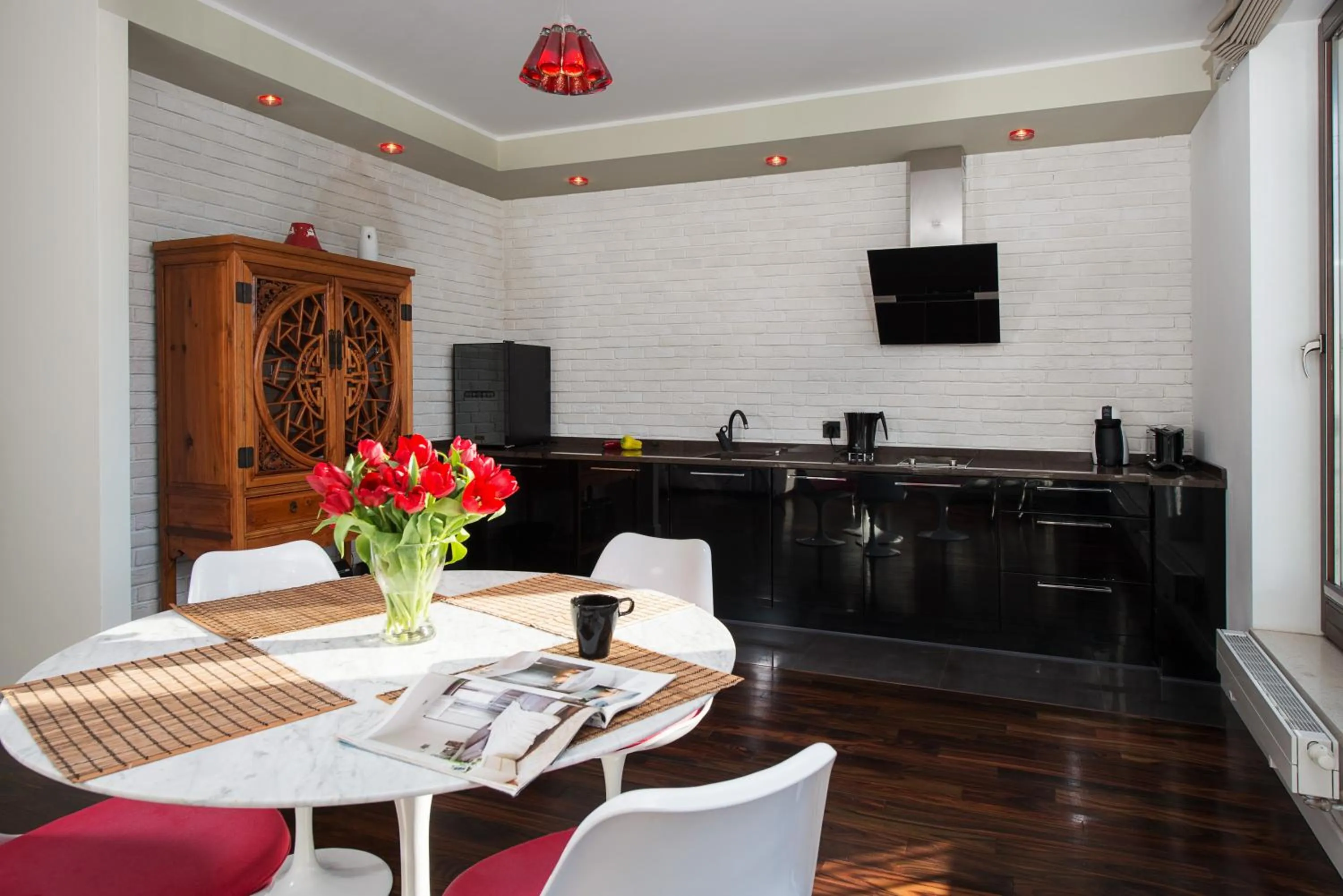 Kitchen or kitchenette in Szafarnia Apartments Old Town