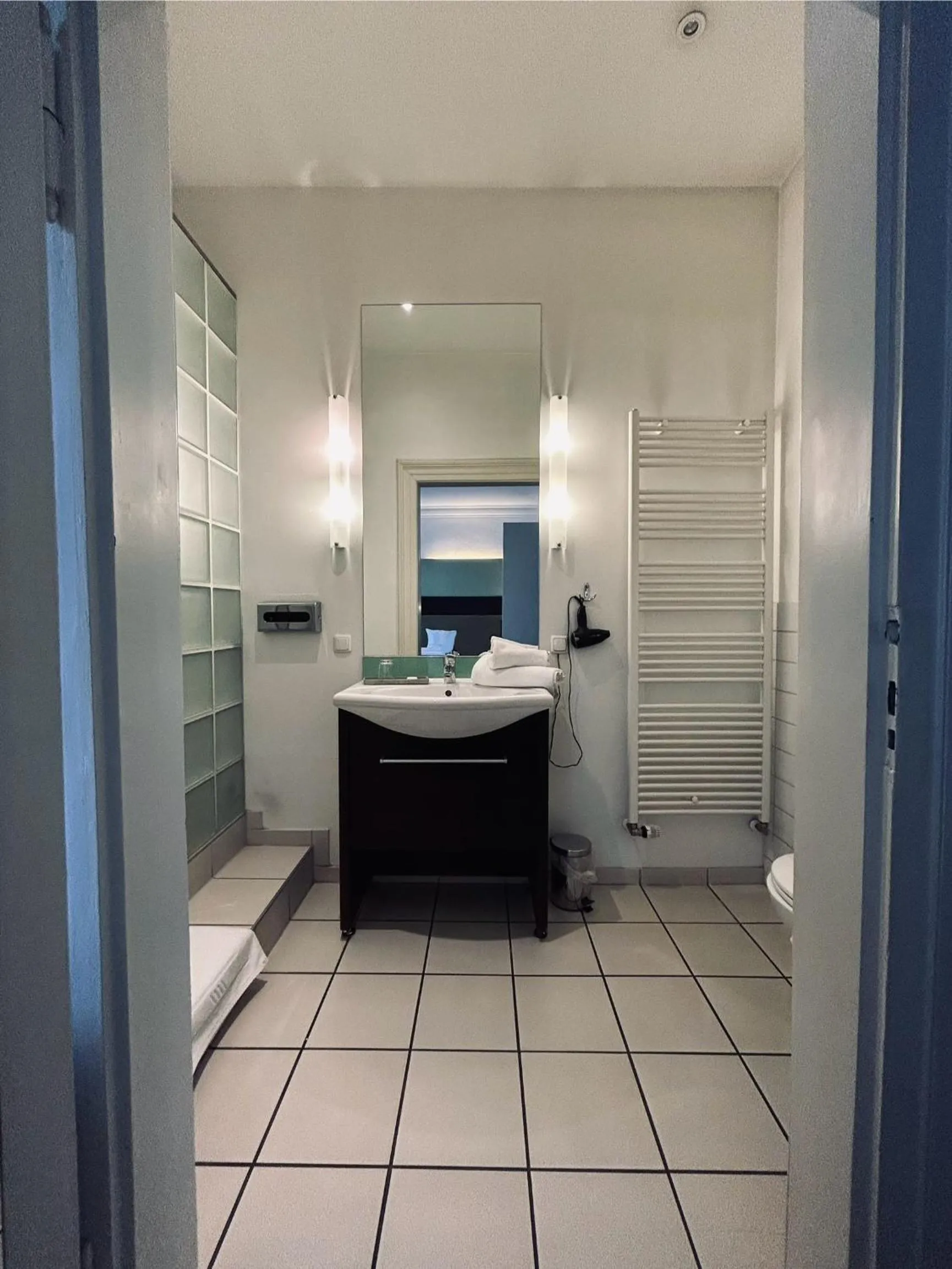 hair dresser in Hotel BRASSERIE