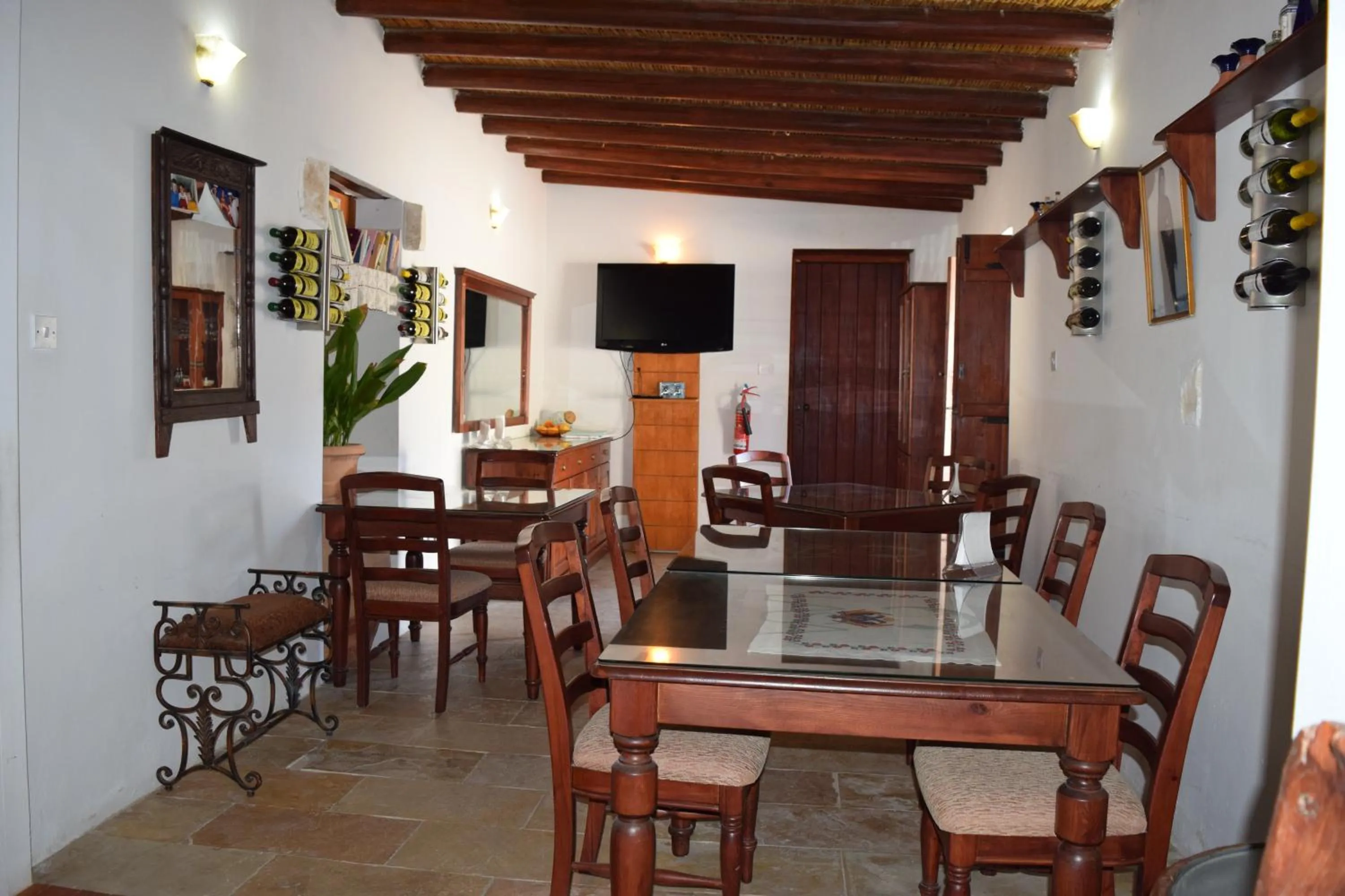 Communal lounge/ TV room in Lasa Heights Hotel