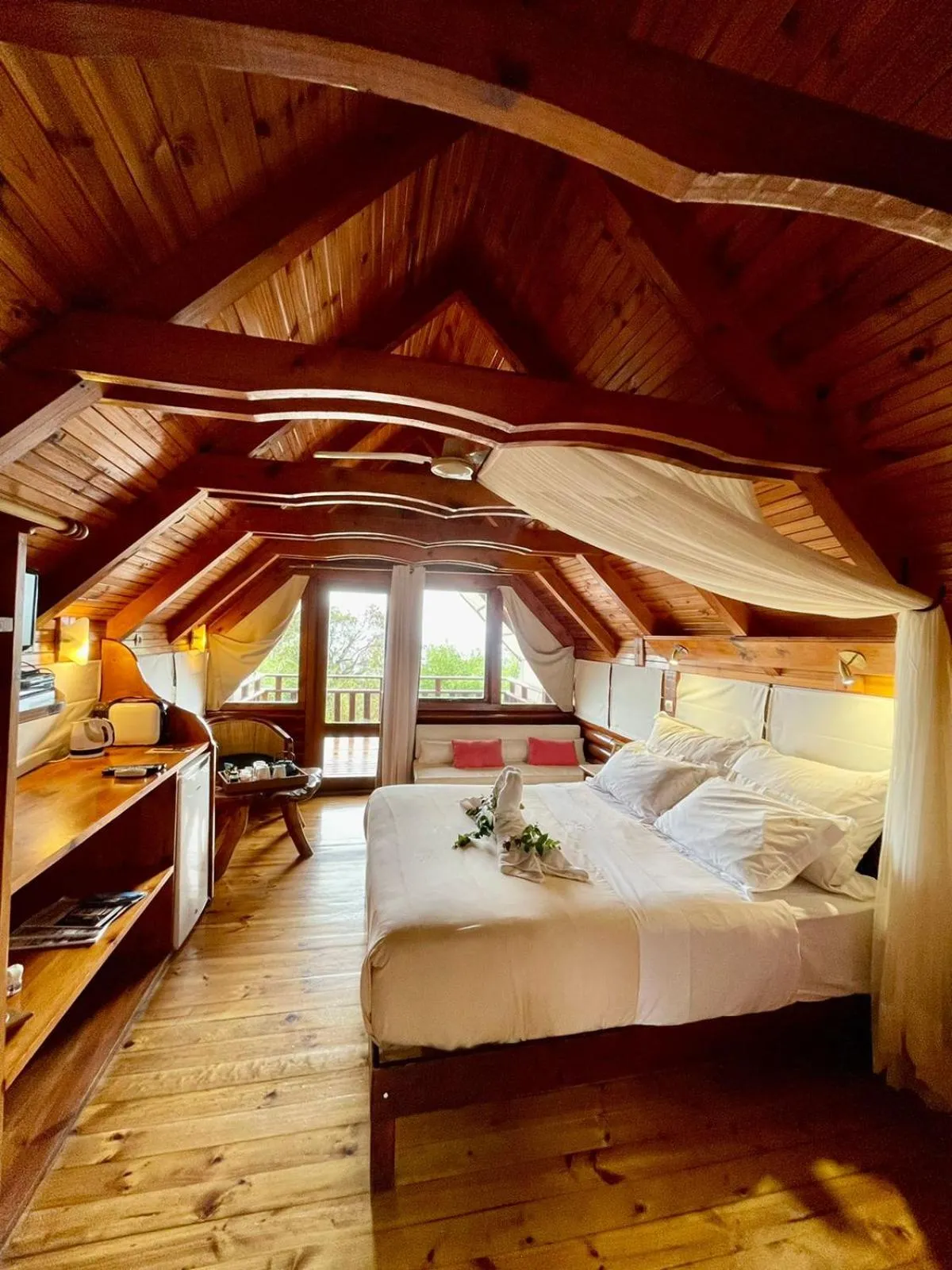 Bed in Lodge Roche Tamarin