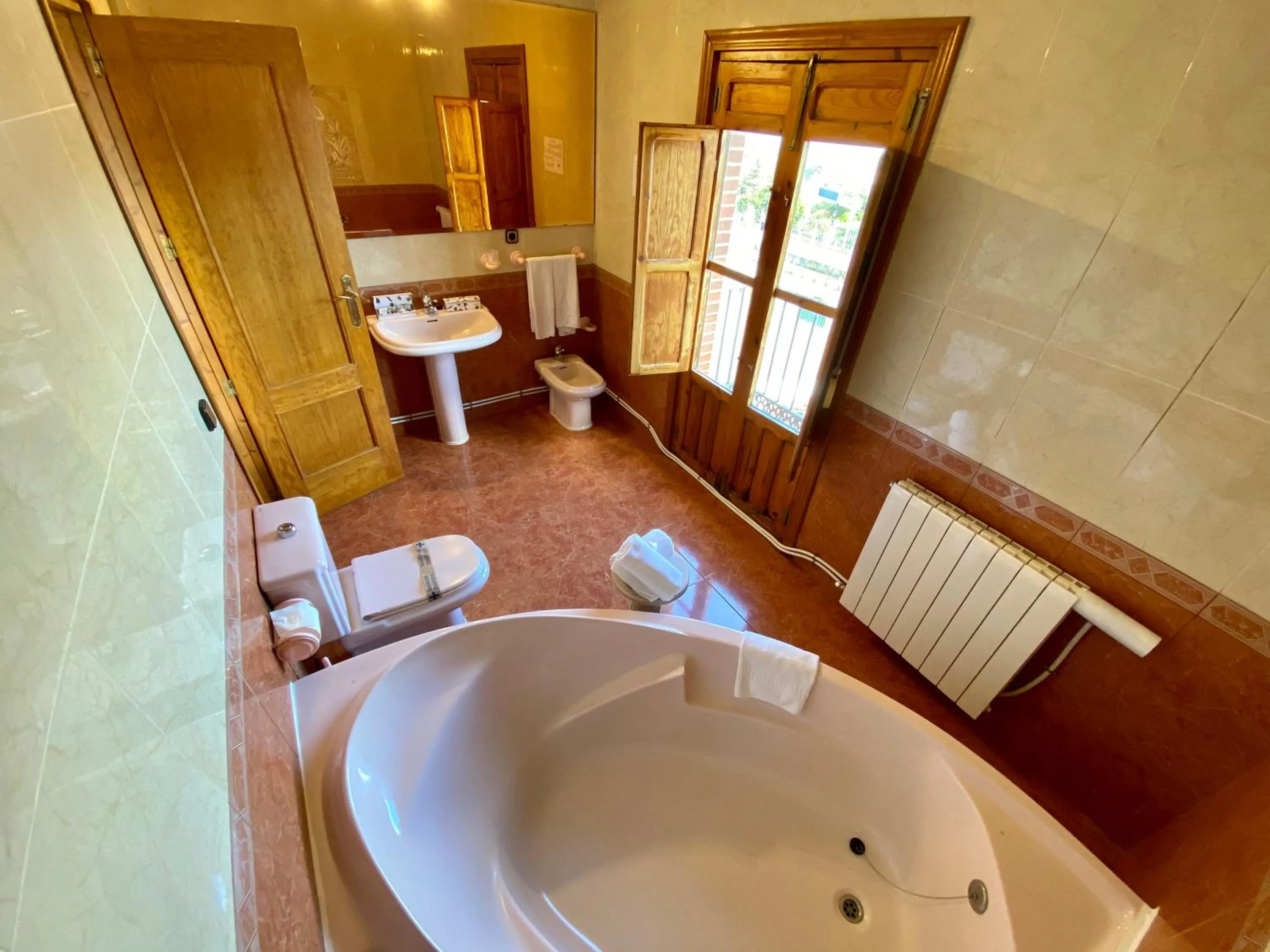 Photo of the whole room in El Mesón de Despeñaperros