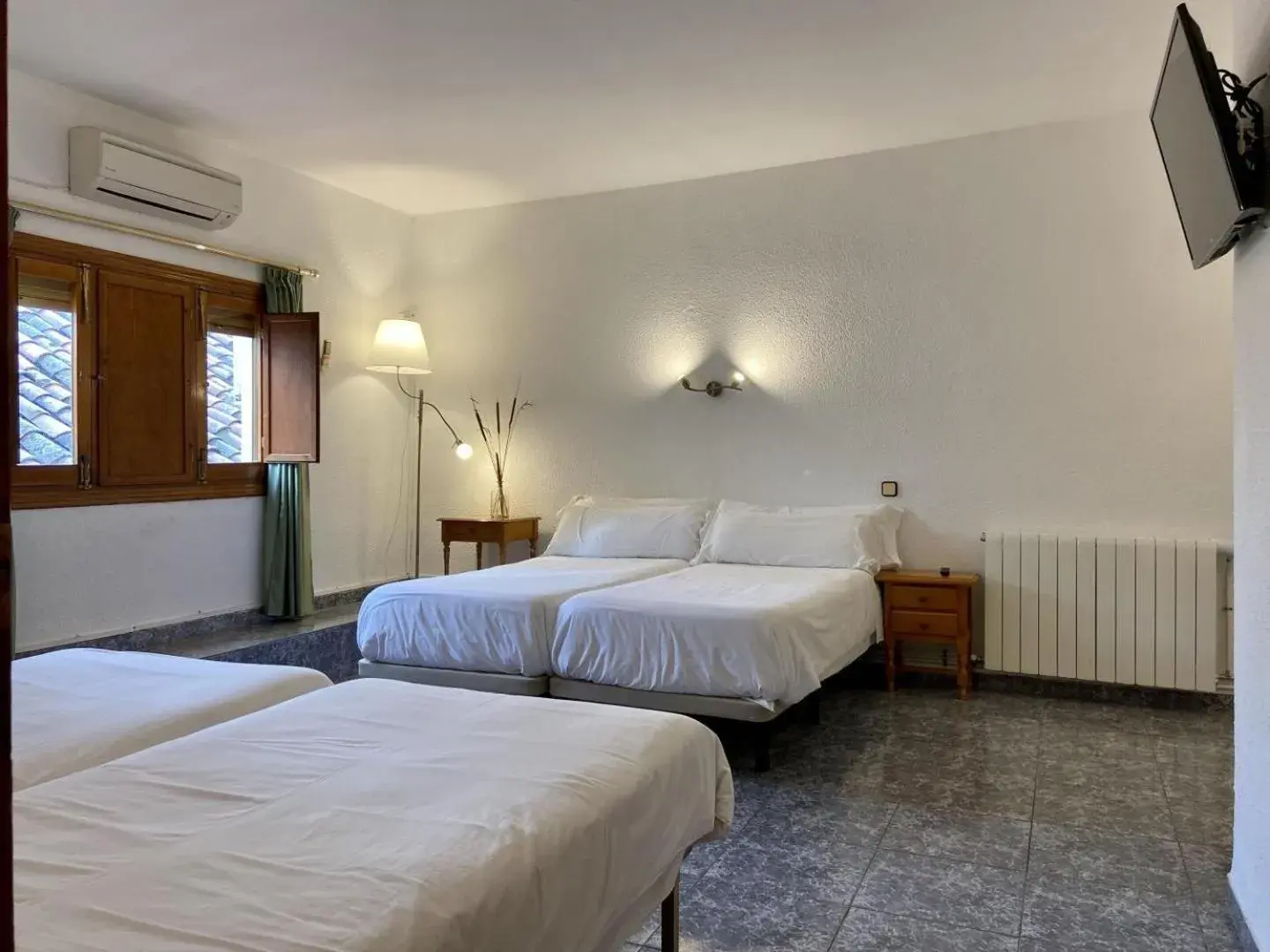 Quadruple in El Mesón de Despeñaperros Quadruple in El Mesón de Despeñaperros