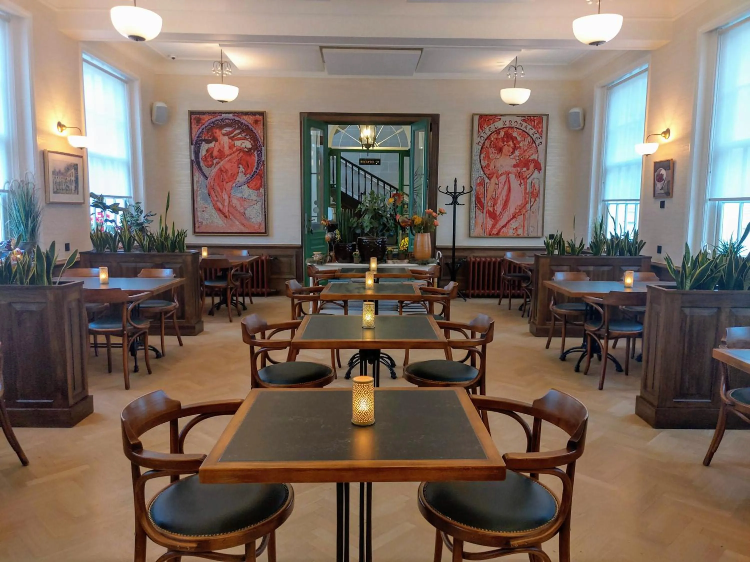 Restaurant/places to eat in Hotel Kronacker