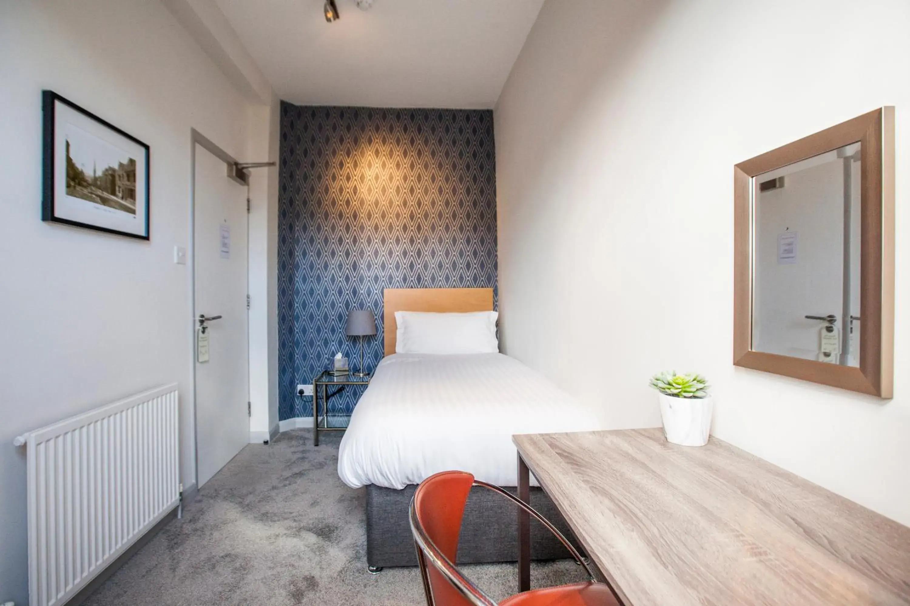 Single Room with Separate Private Bathroom in Asperion Hotel Single Room with Separate Private Bathroom in Asperion Hotel