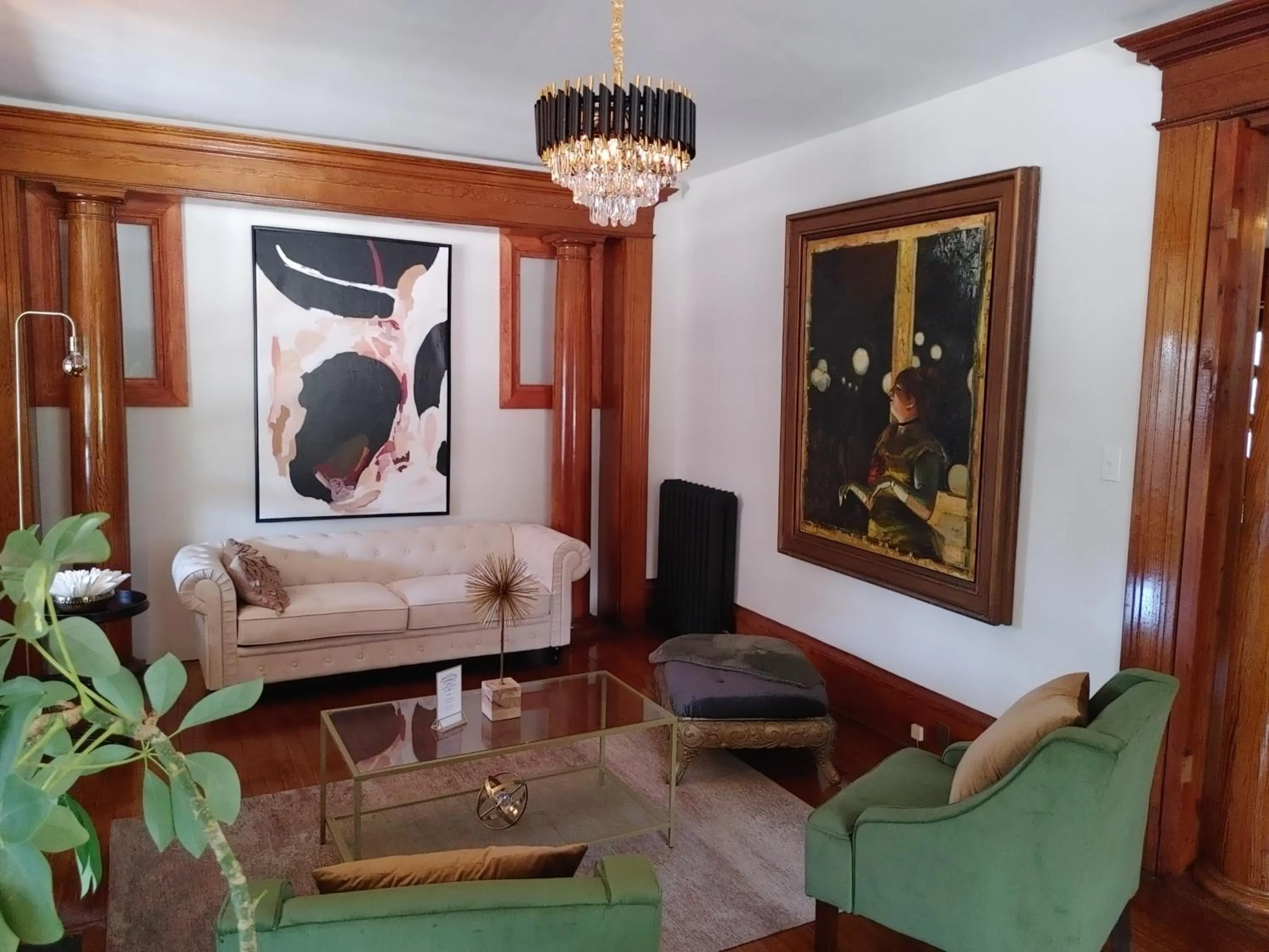 Communal lounge/ TV room in Stonewater Manor B&B